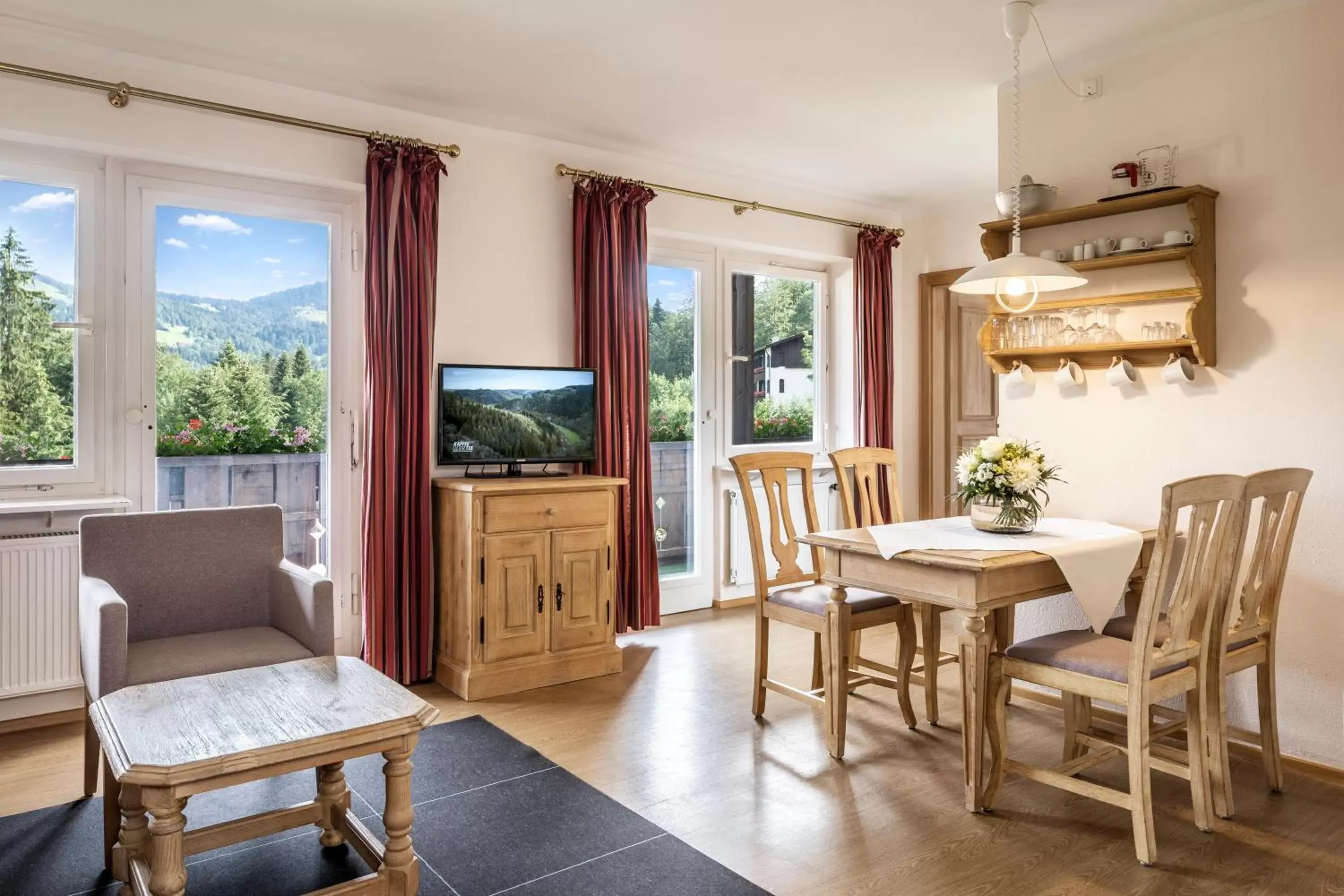 Photo of the whole room, Dining Area in MONDI Resort und Chalet Oberstaufen