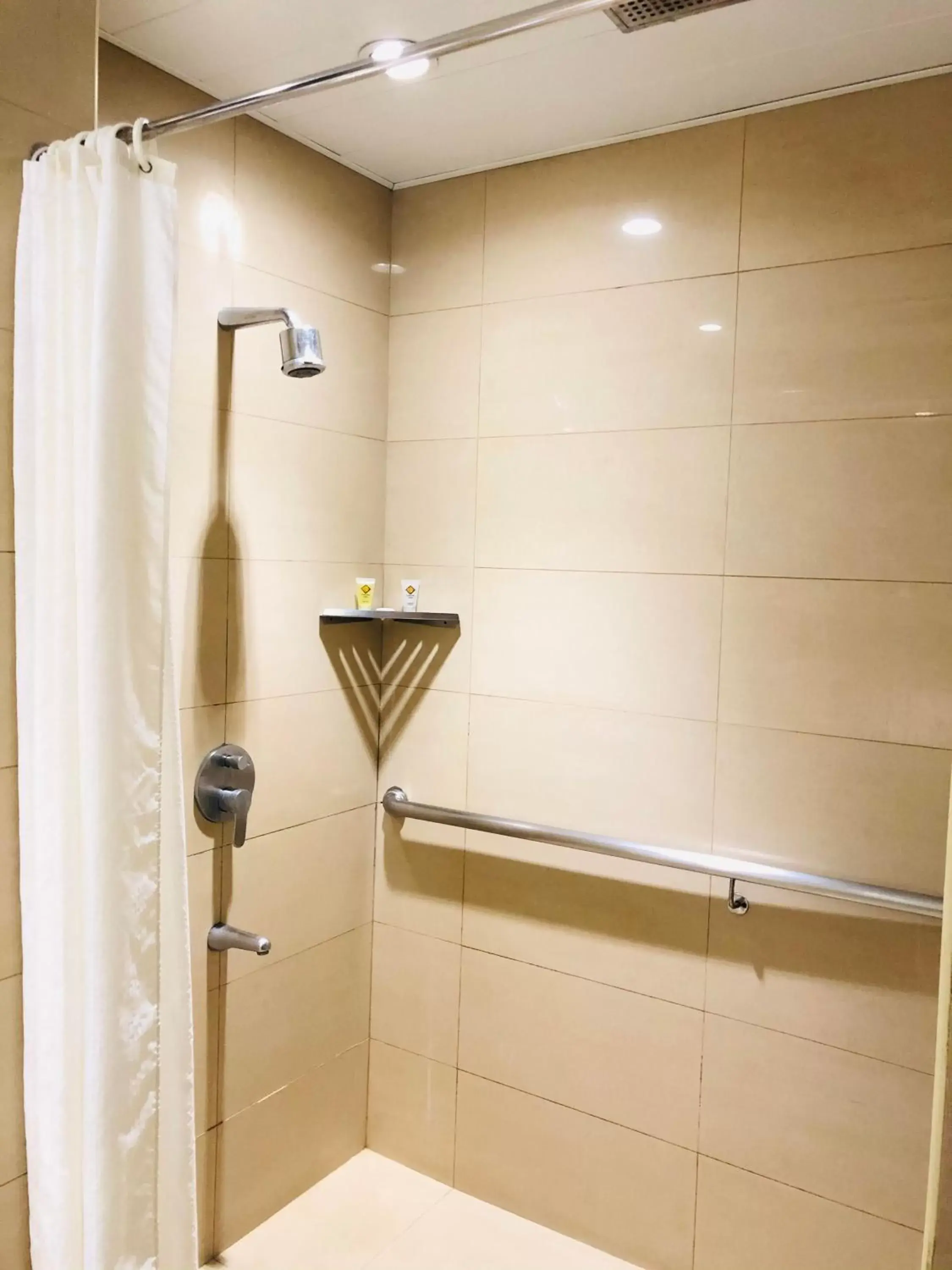 Shower, Bathroom in Prime Asia Hotel