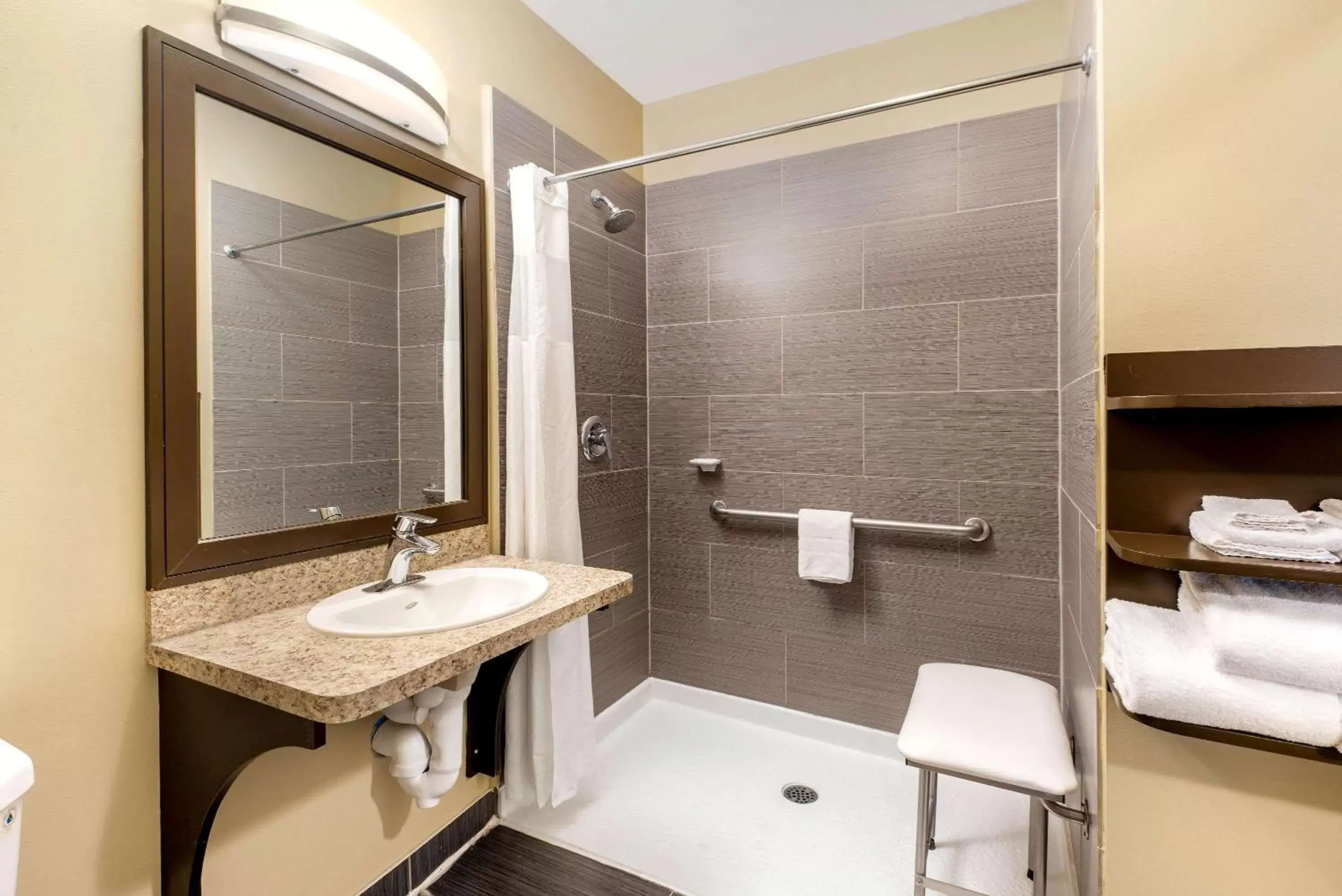 Shower, Bathroom in La Quinta by Wyndham Oshawa