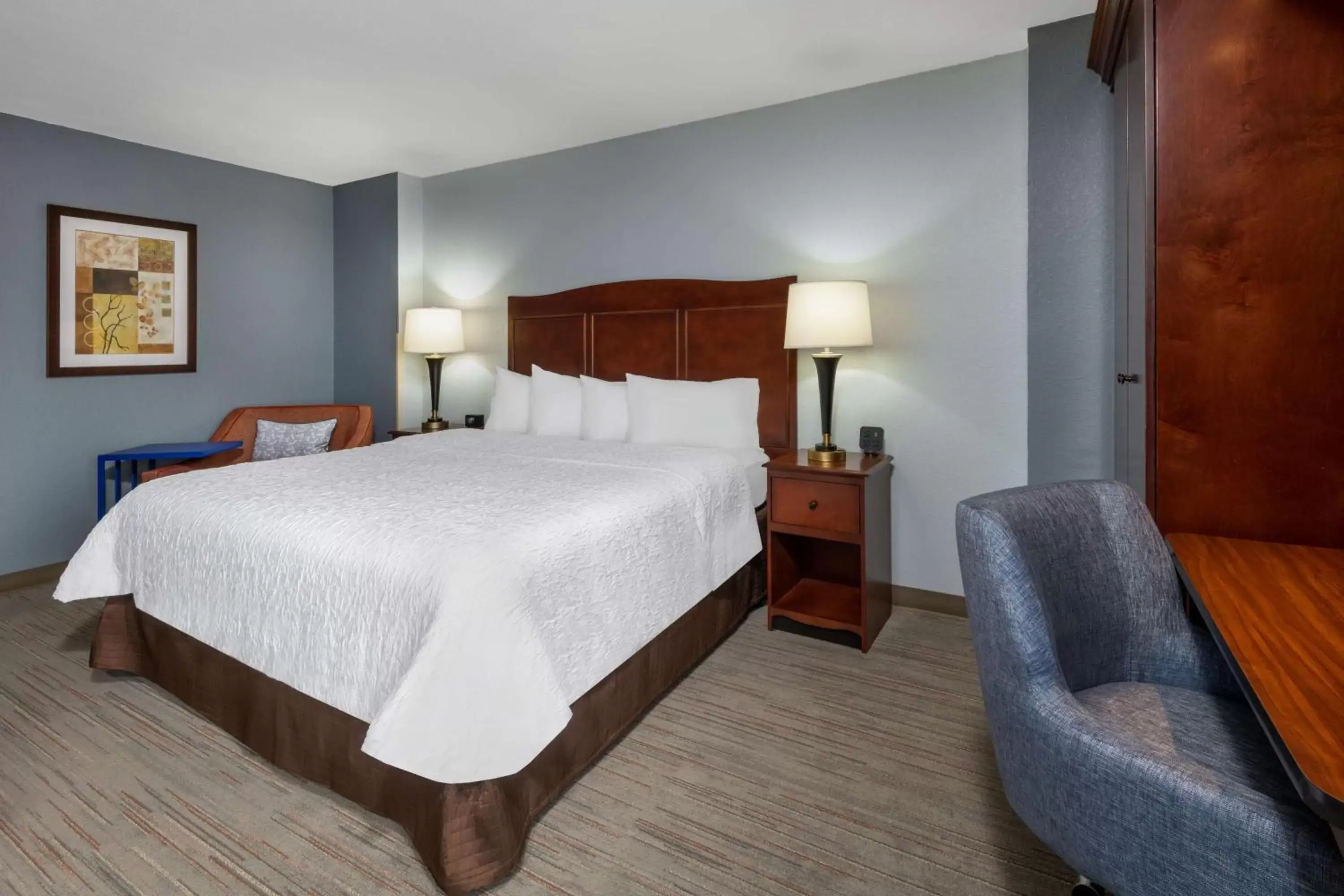 Bedroom, Bed in Hampton Inn Denver-International Airport