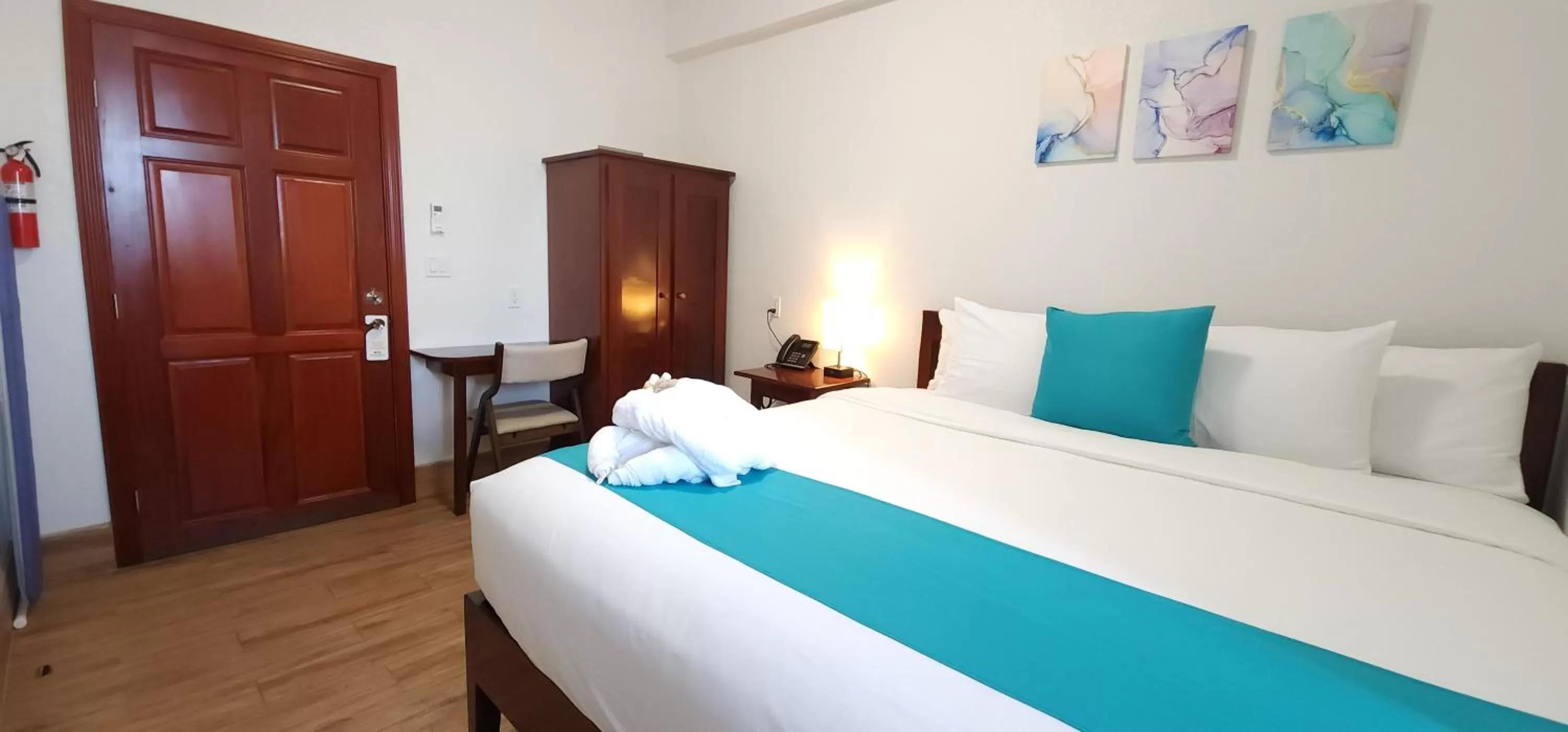 Bed in Voyager Sun & Reef Hotel