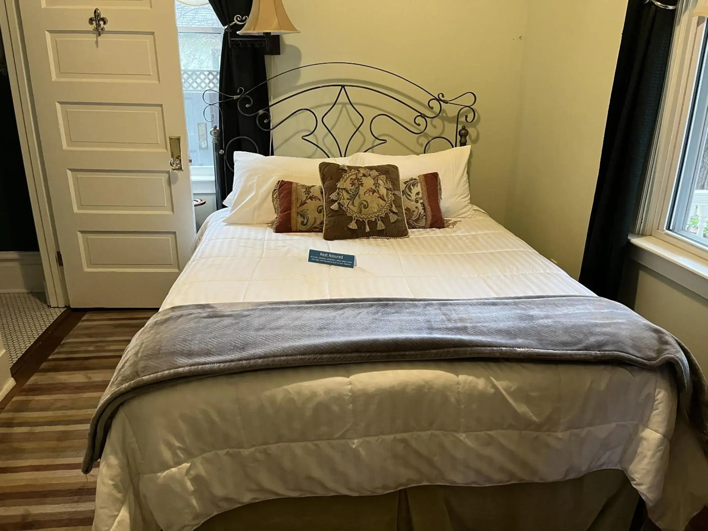 Bedroom, Bed in Abbey House Inn Bedroom, Bed in Abbey House Inn