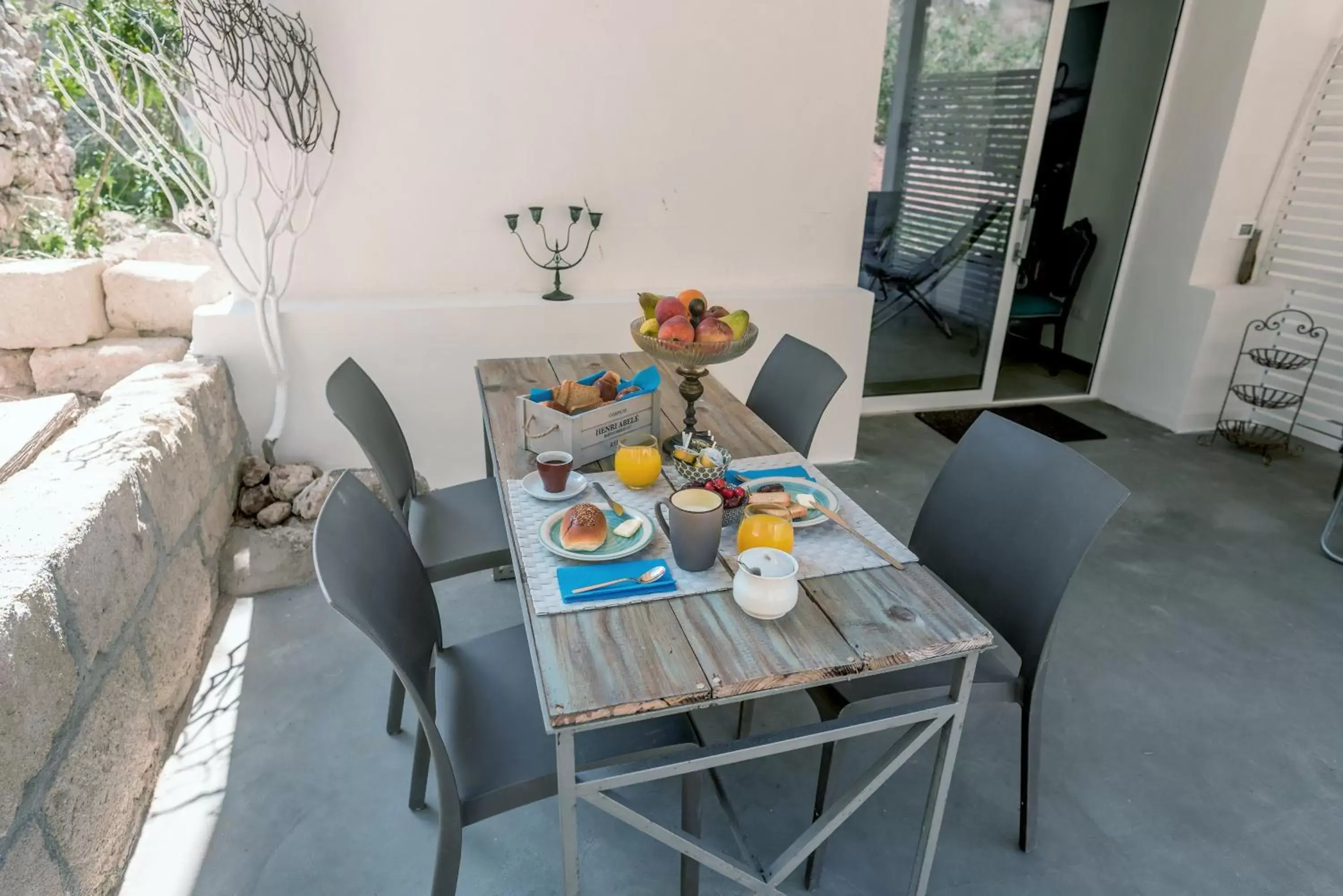 Breakfast, Dining Area in Naturarte Suites