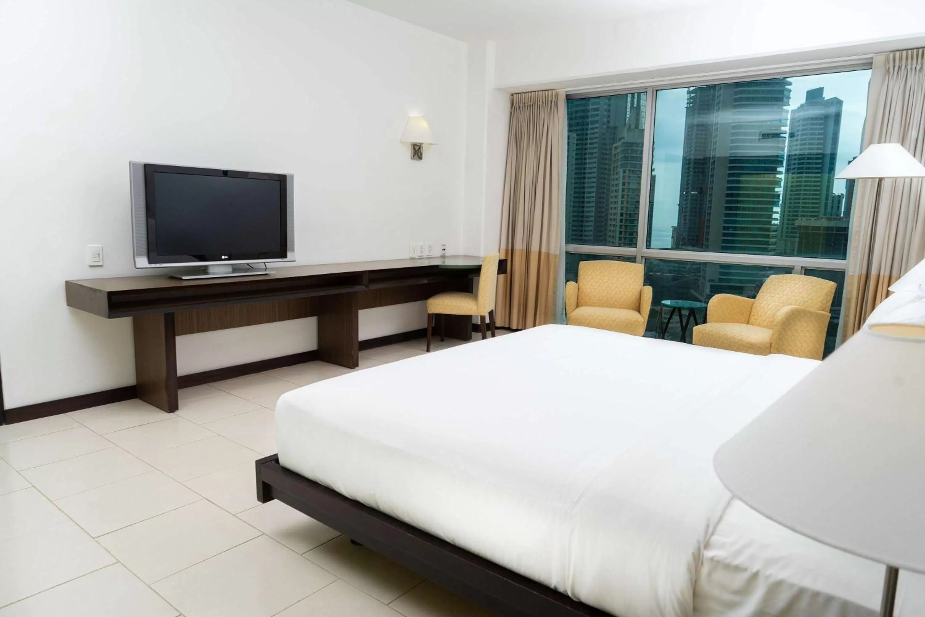Photo of the whole room, Bed in Decapolis Hotel Panama City
