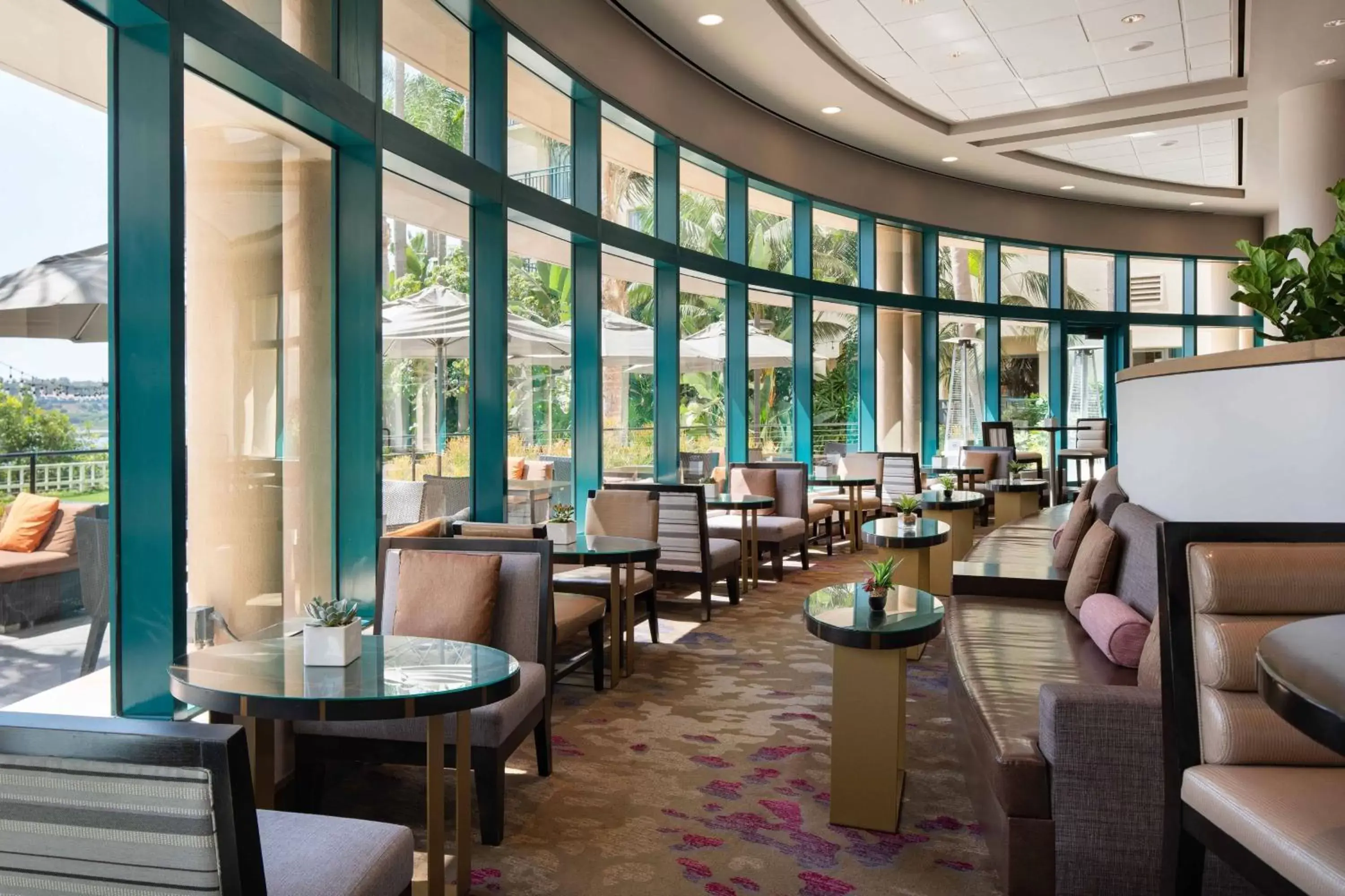 Lobby or reception, Restaurant/Places to Eat in Newport Beach Marriott Bayview