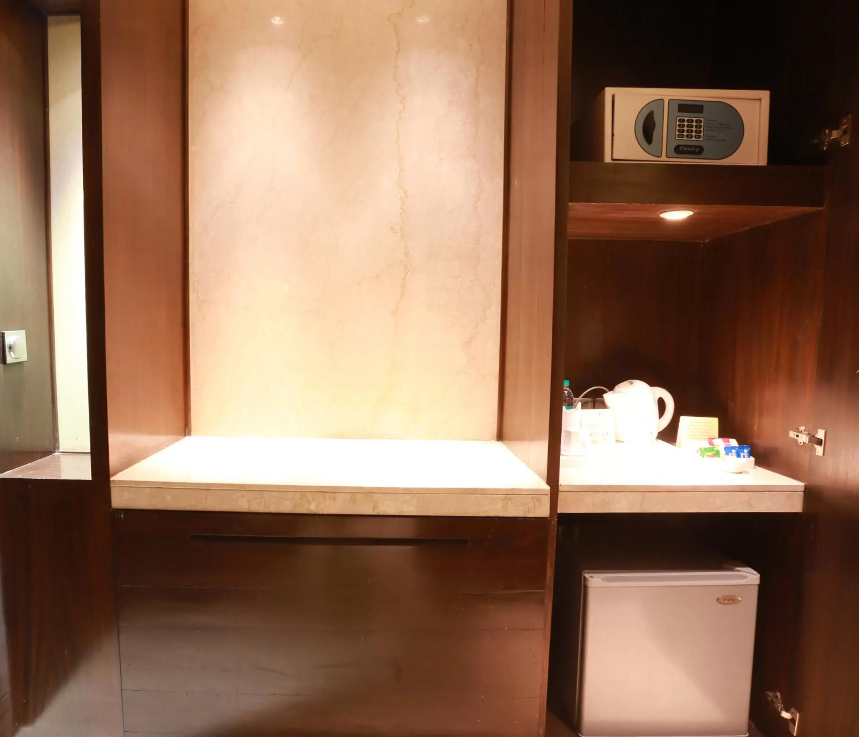 Coffee/tea facilities, Bathroom in The Ashok, New Delhi