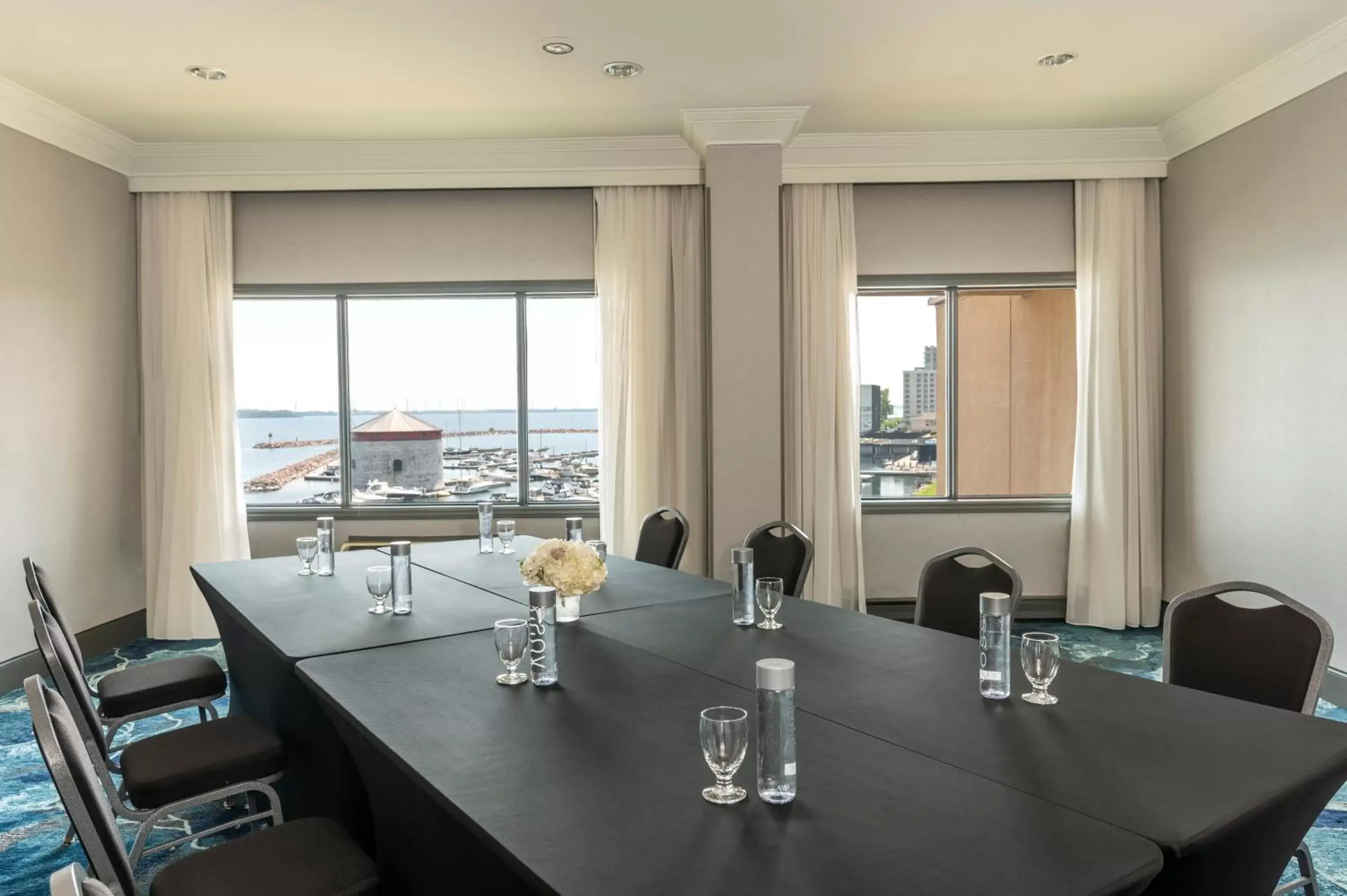 Meeting/conference room in Holiday Inn Kingston - Waterfront, an IHG Hotel