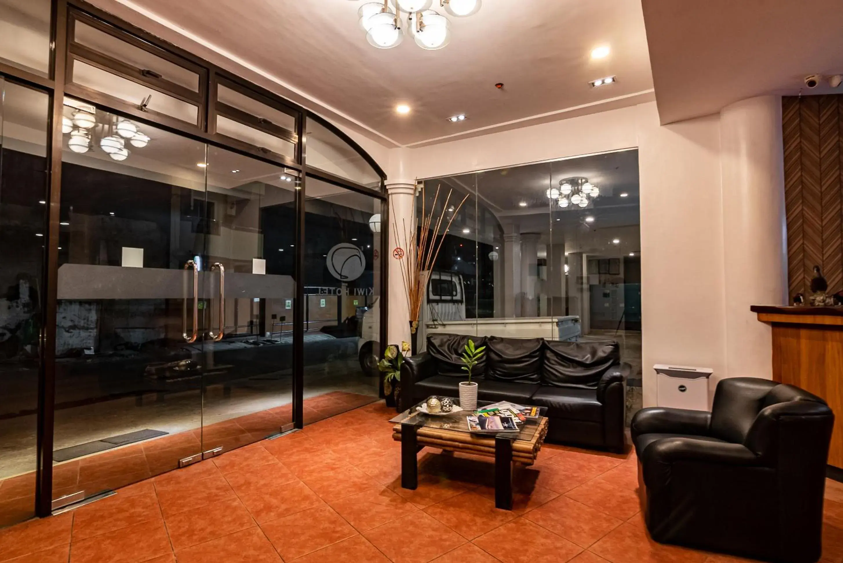 Lobby or reception in Kiwi Hotel