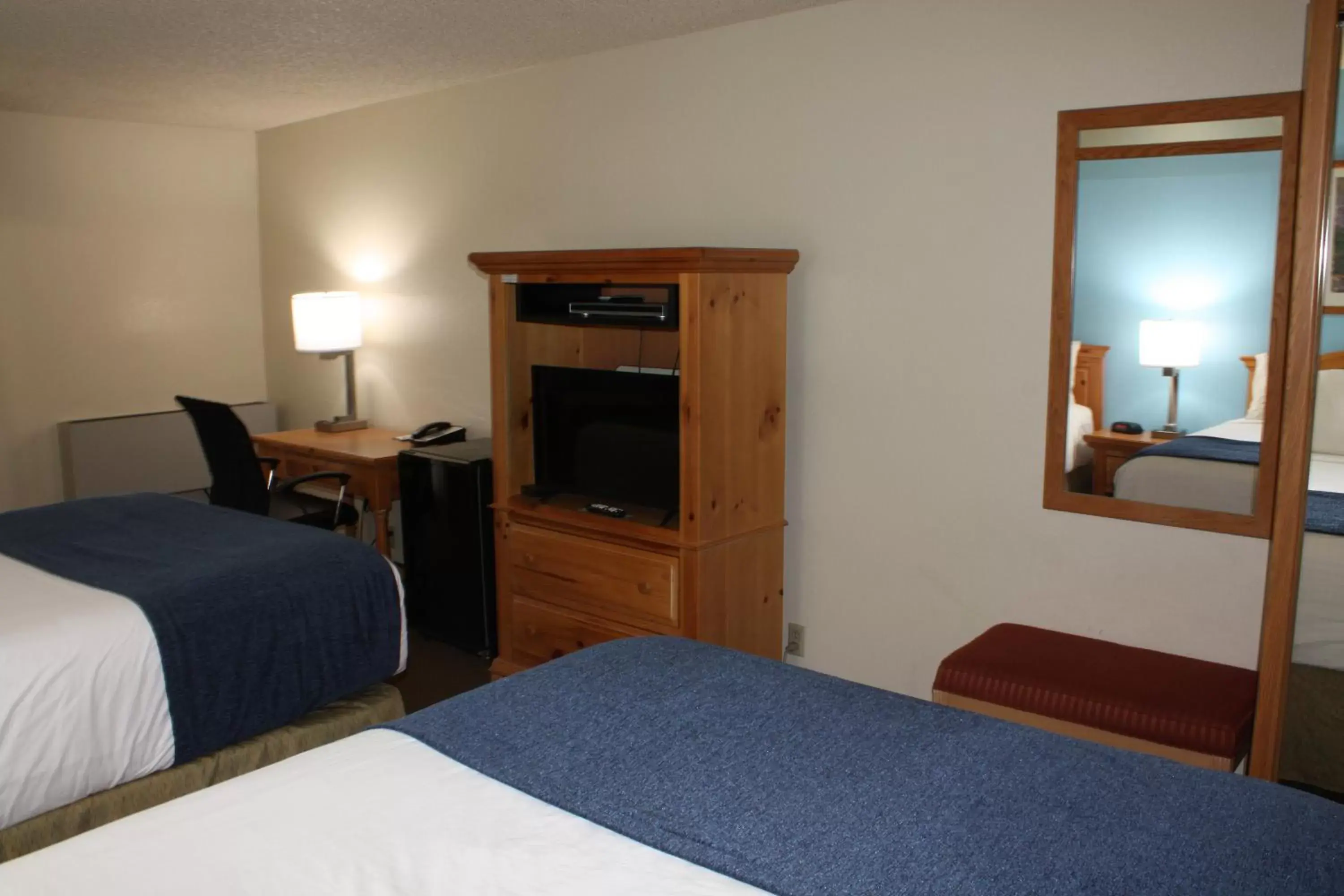 TV and multimedia, Bed in Baymont by Wyndham Yakima Riverfront