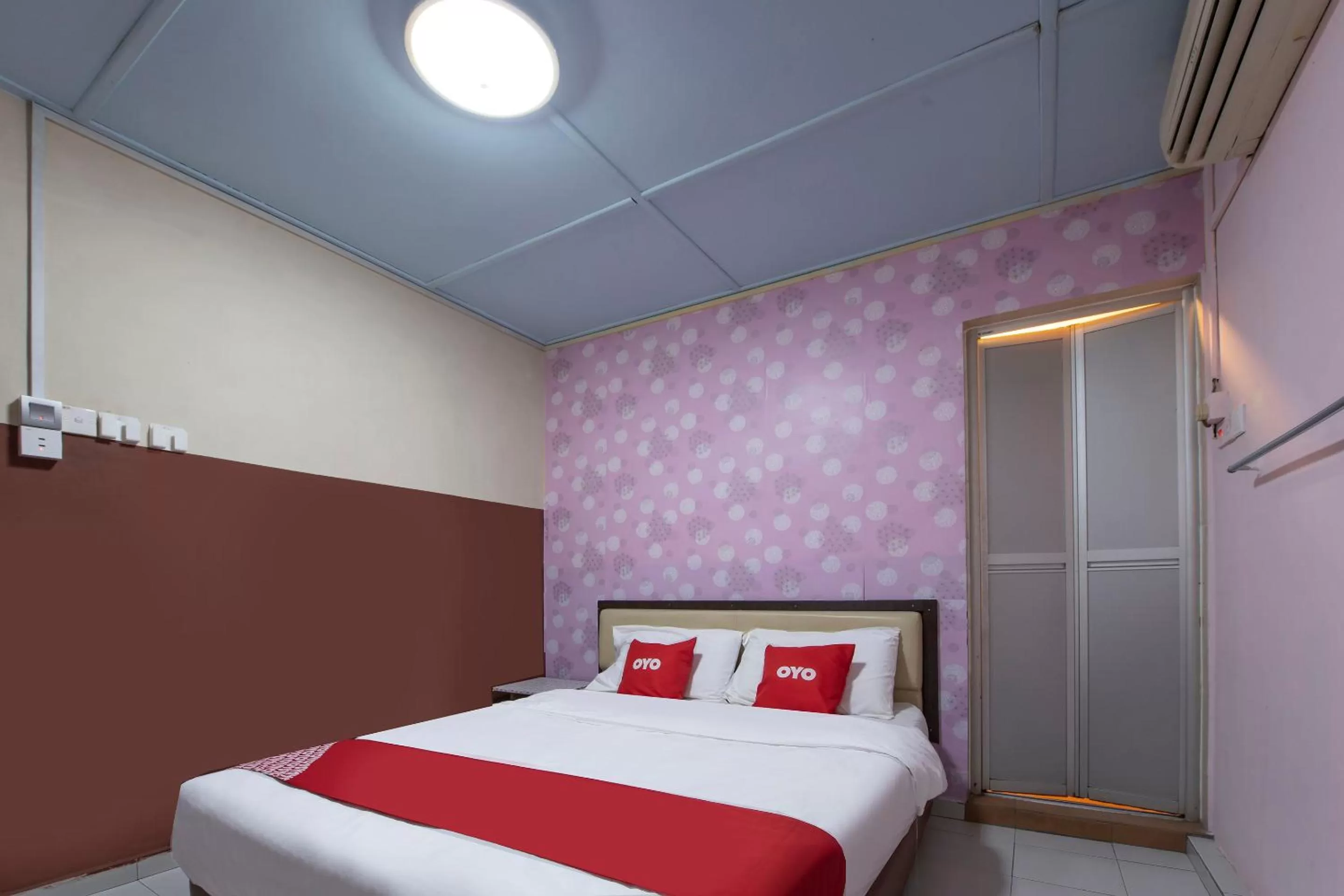 Bedroom, Bed in SPOT ON 90305 Hen Hen Hotel