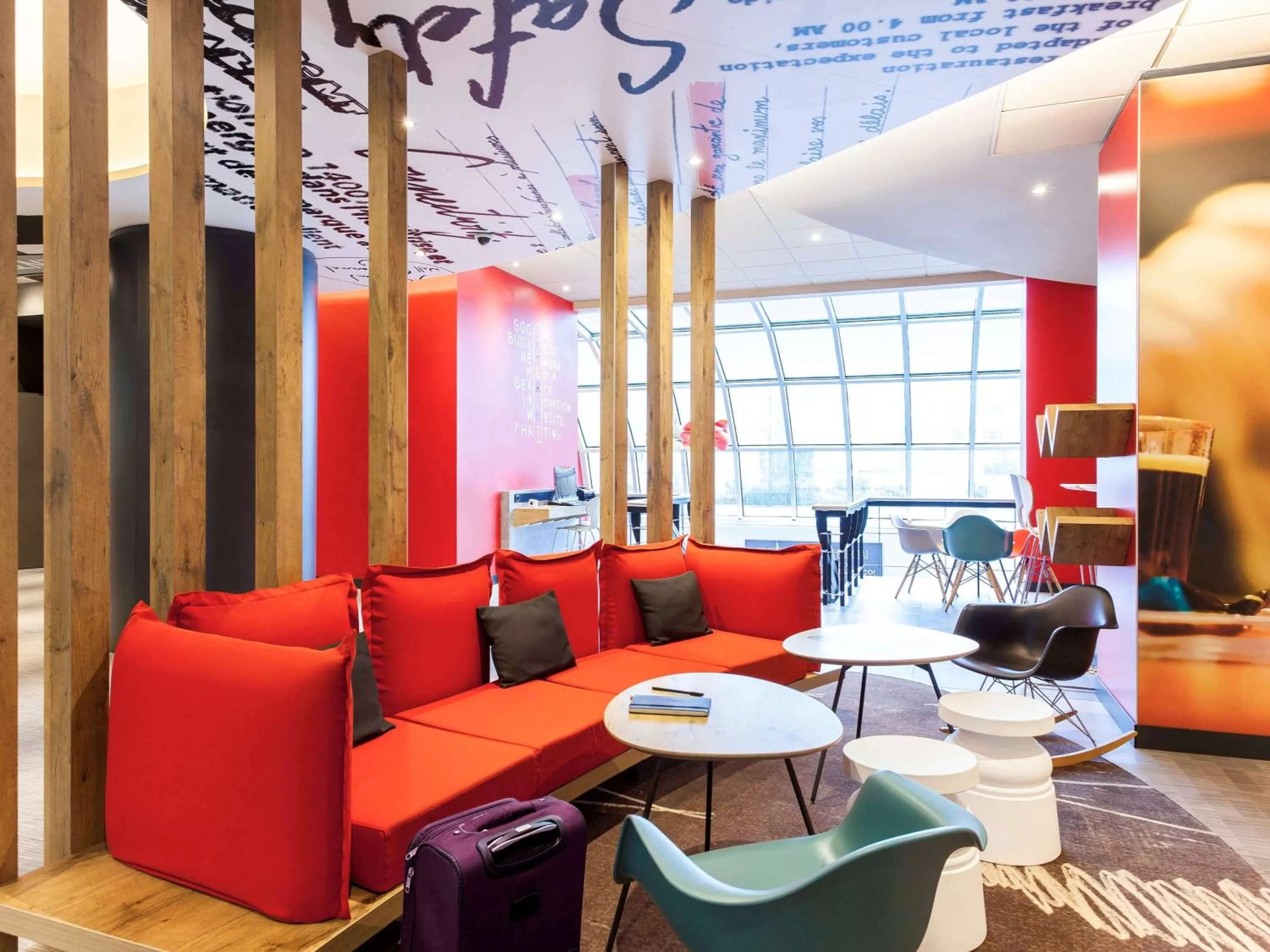 Lounge or bar in Hotel ibis Lisboa Jose Malhoa