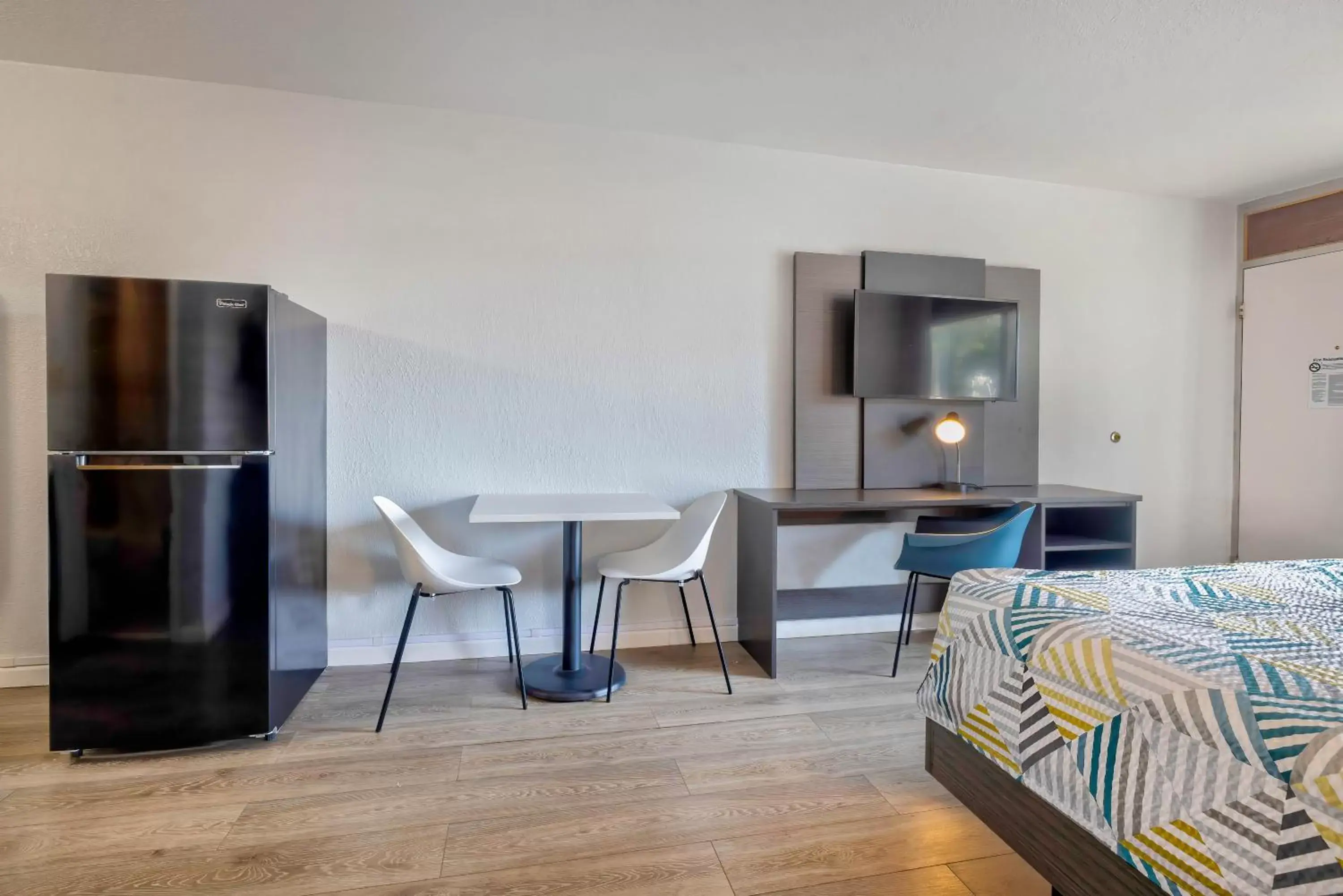 Quadruple Room - Non-Smoking in Studio 6 Effingham, IL Quadruple Room - Non-Smoking in Studio 6 Effingham, IL