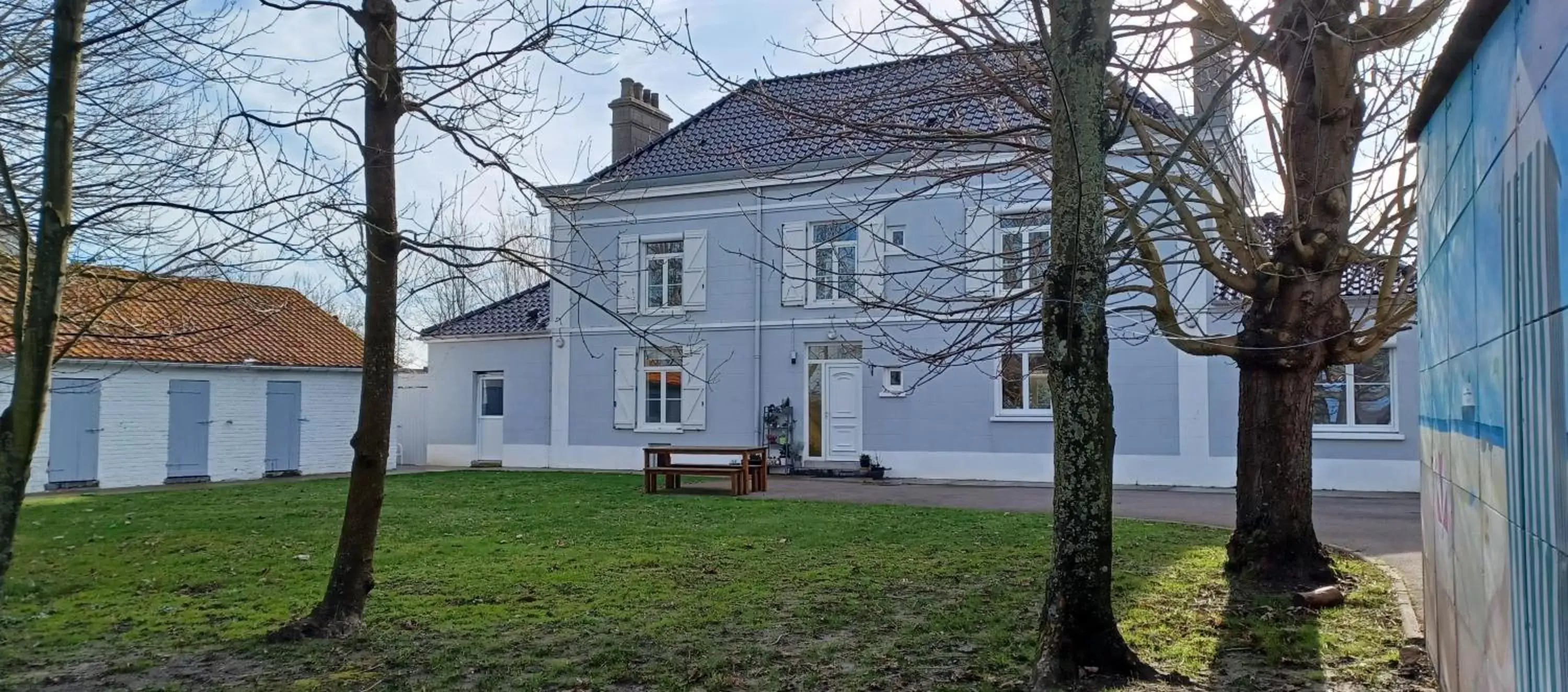 Winter, Property Building in La Carte Postale