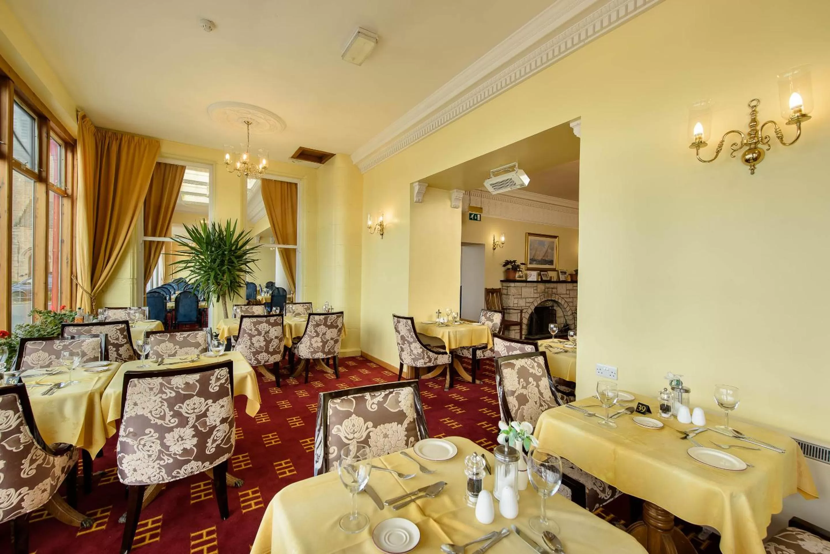 Restaurant/places to eat in Muthu Alexandra Hotel