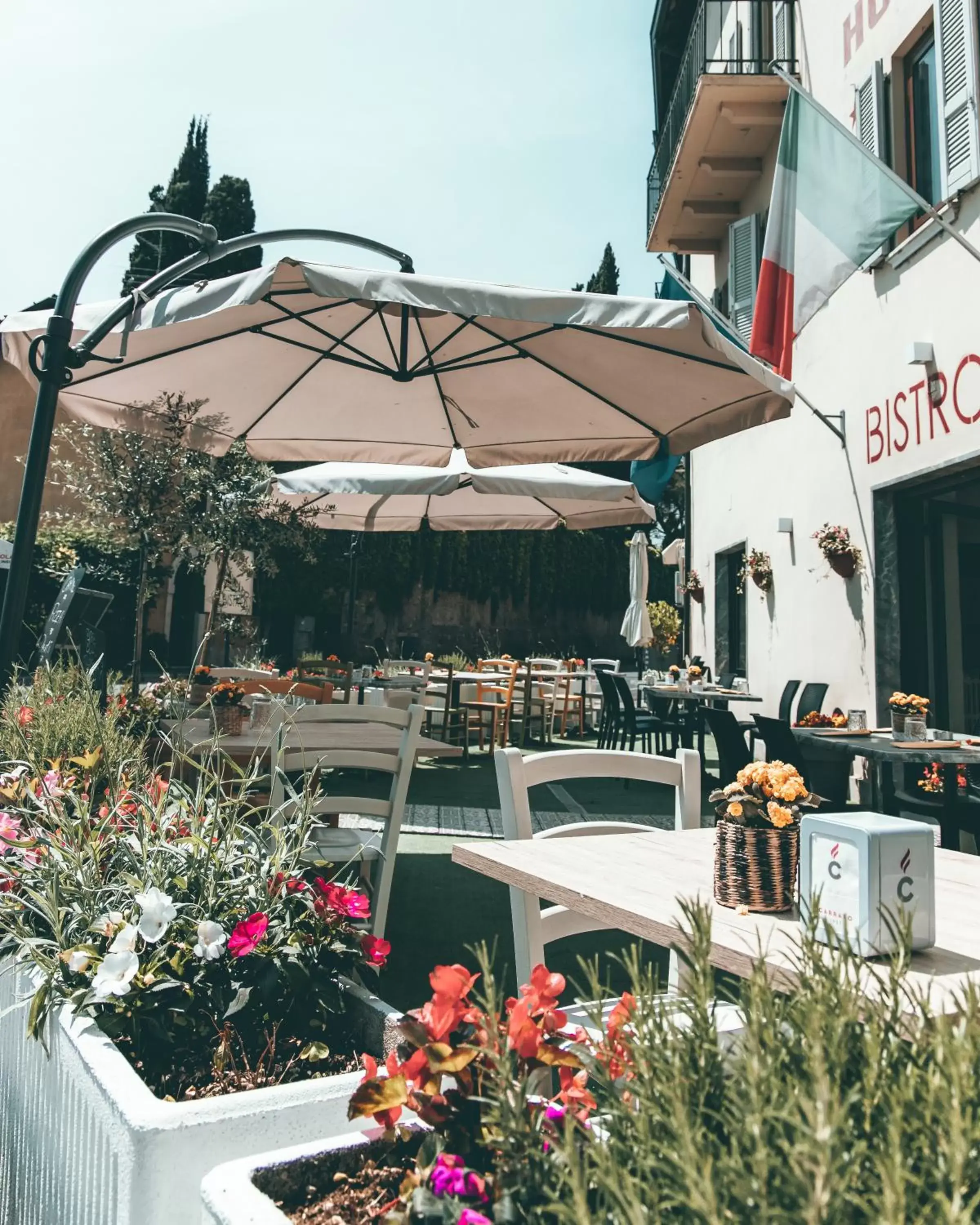 Property building in Bike Hotel Touring Gardone Riviera & Wellness Property building in Bike Hotel Touring Gardone Riviera & Wellness