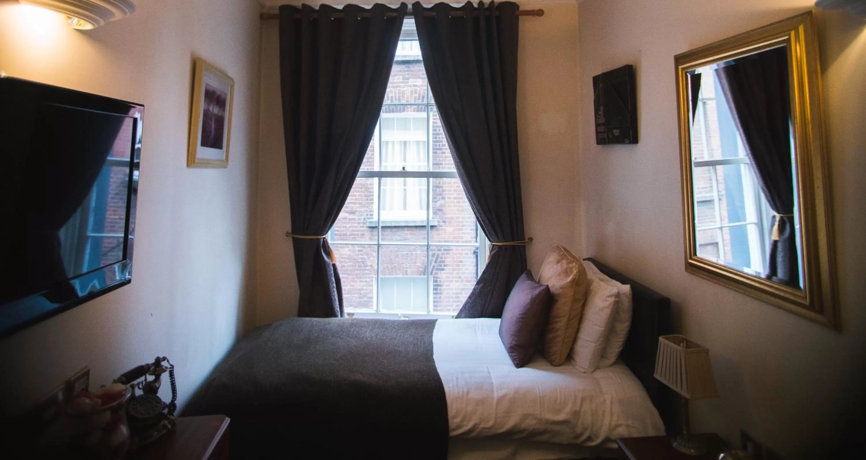 Bed in Dublin Citi Hotel of Temple Bar