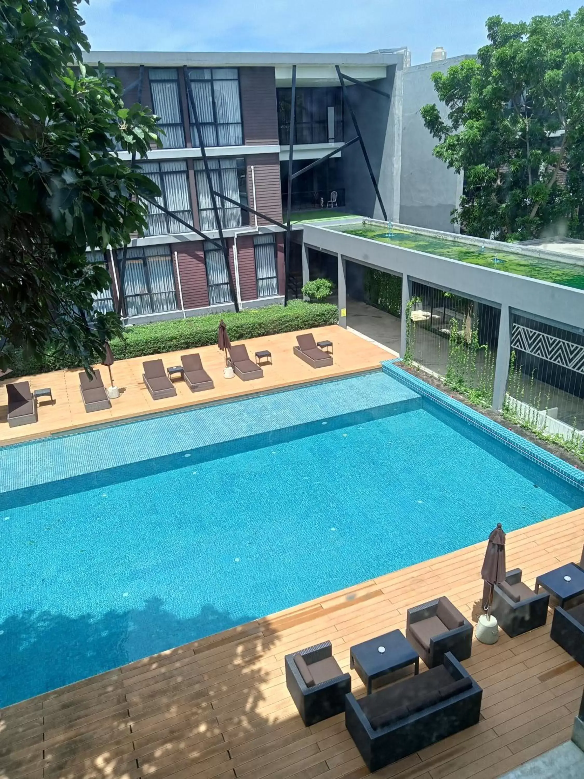 Swimming Pool in Vismaya Suvarnabhumi Hotel
