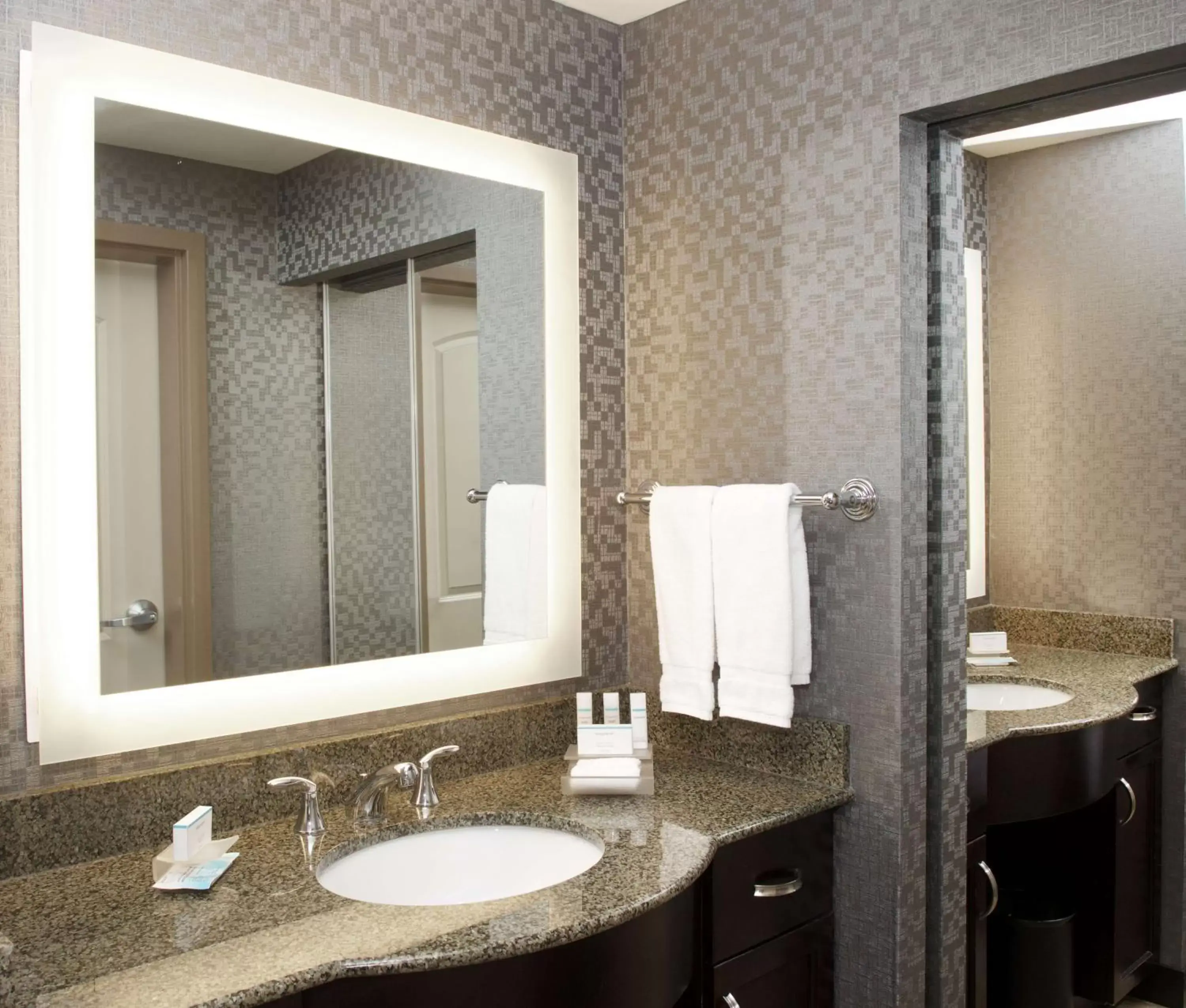Bedroom, Bathroom in Homewood Suites by Hilton Pittsburgh-Southpointe