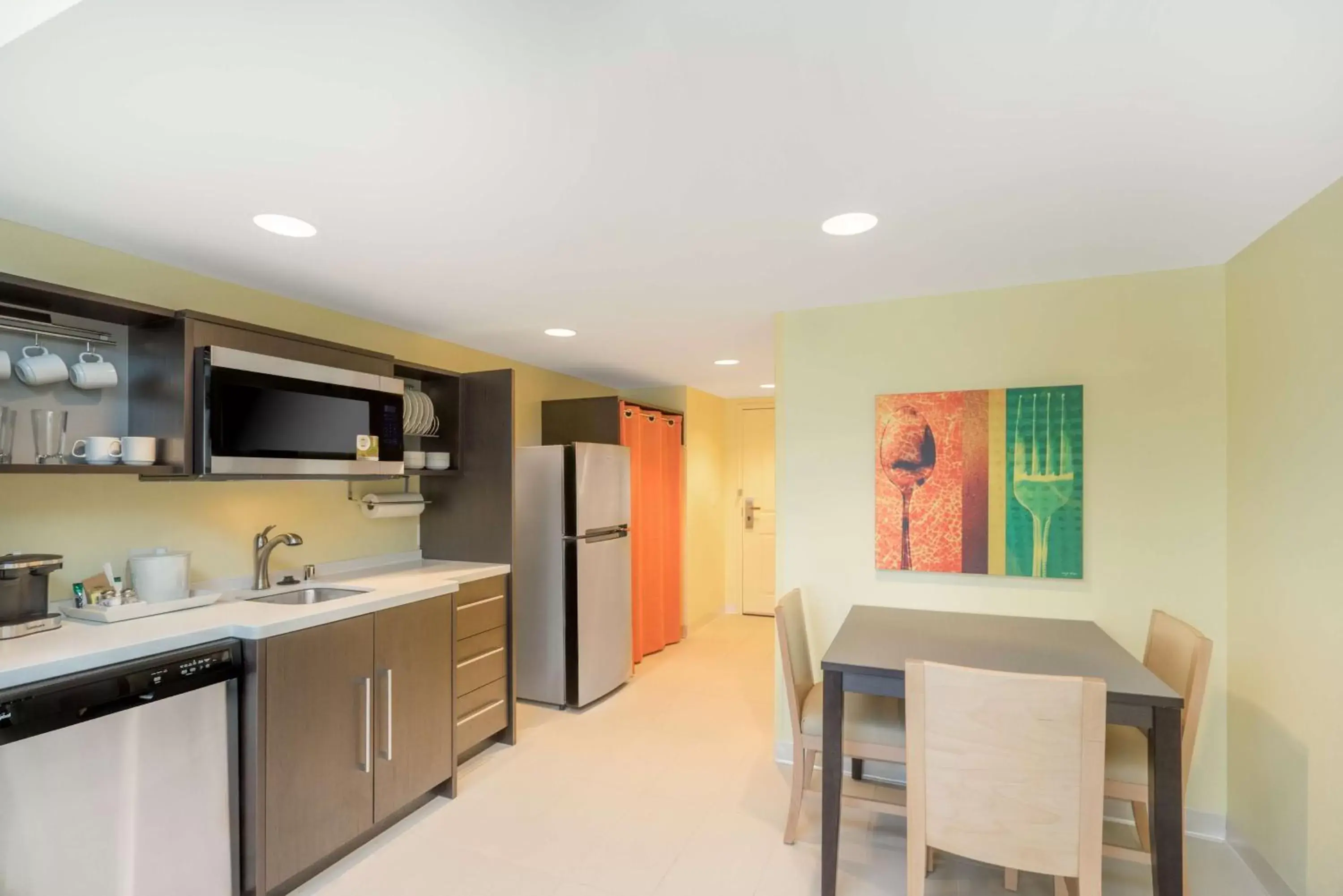 Kitchen or kitchenette, Kitchen/Kitchenette in Home2 Suites By Hilton Bowling Green
