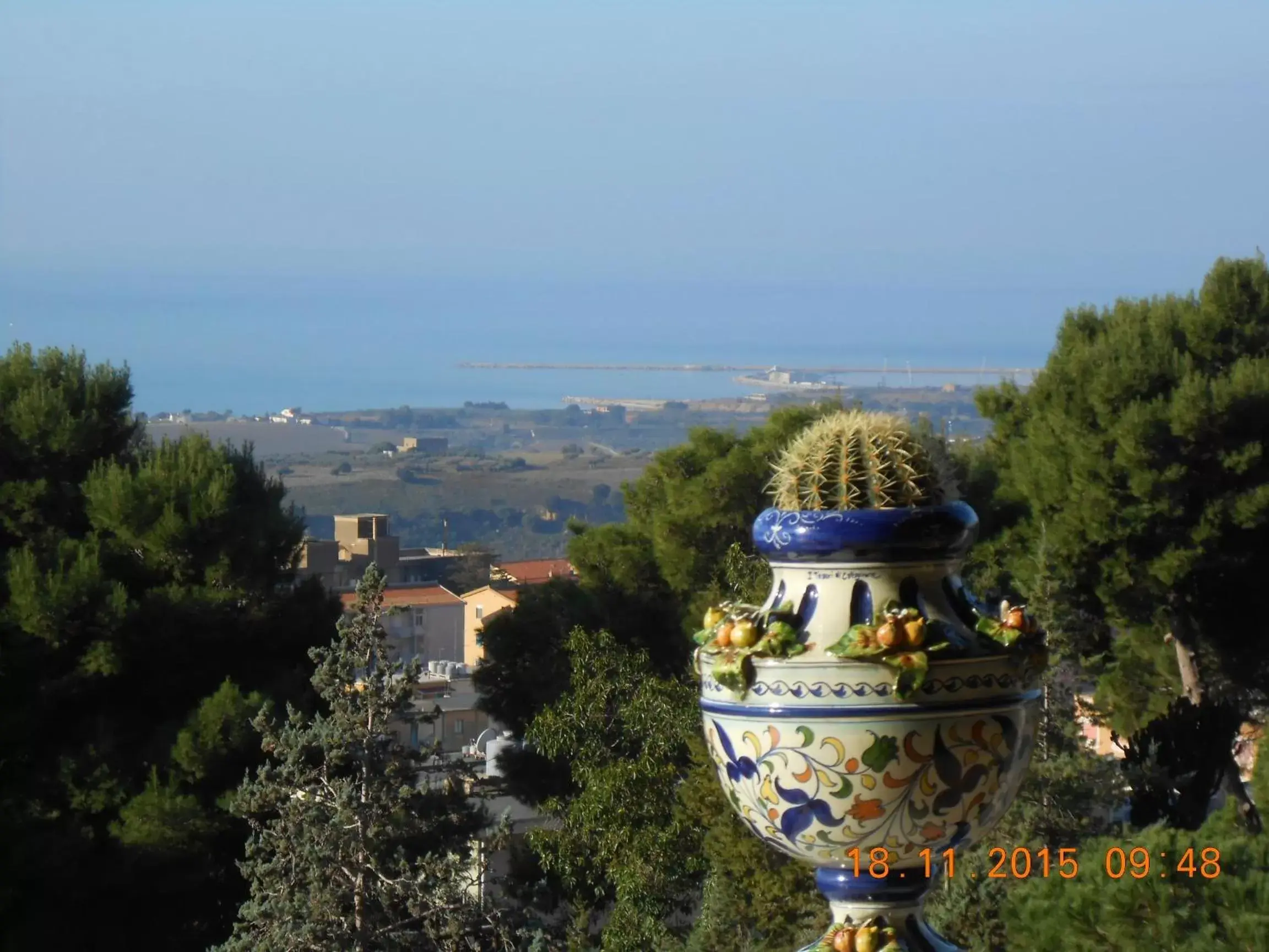 Neighbourhood, Bird's-eye View in La Finestra sulla Valle