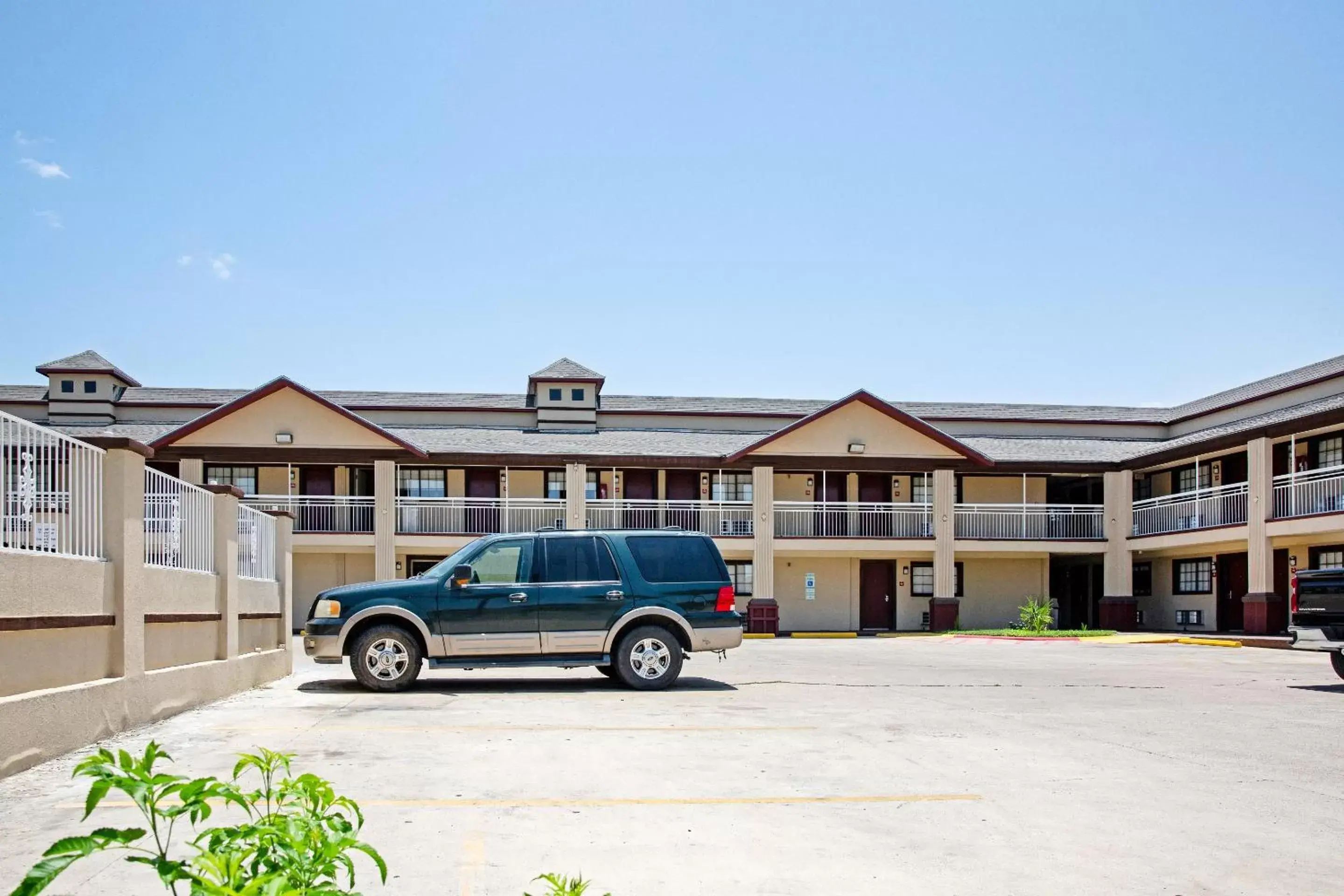 Parking, Property Building in OYO Hotel McAllen Airport South