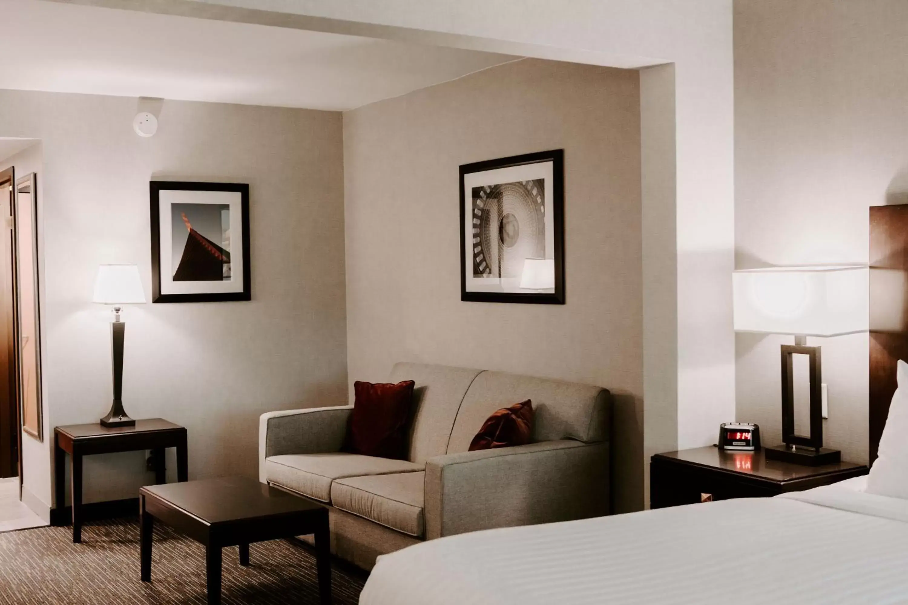Bedroom, Seating Area in Wingate by Wyndham - Dulles International