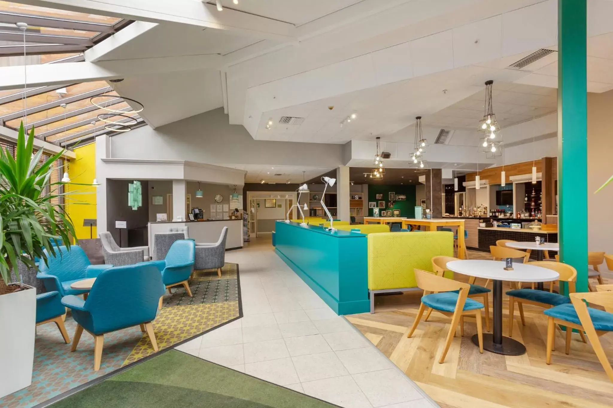 Restaurant/places to eat, Lounge/Bar in Holiday Inn Leamington Spa - Warwick, an IHG Hotel