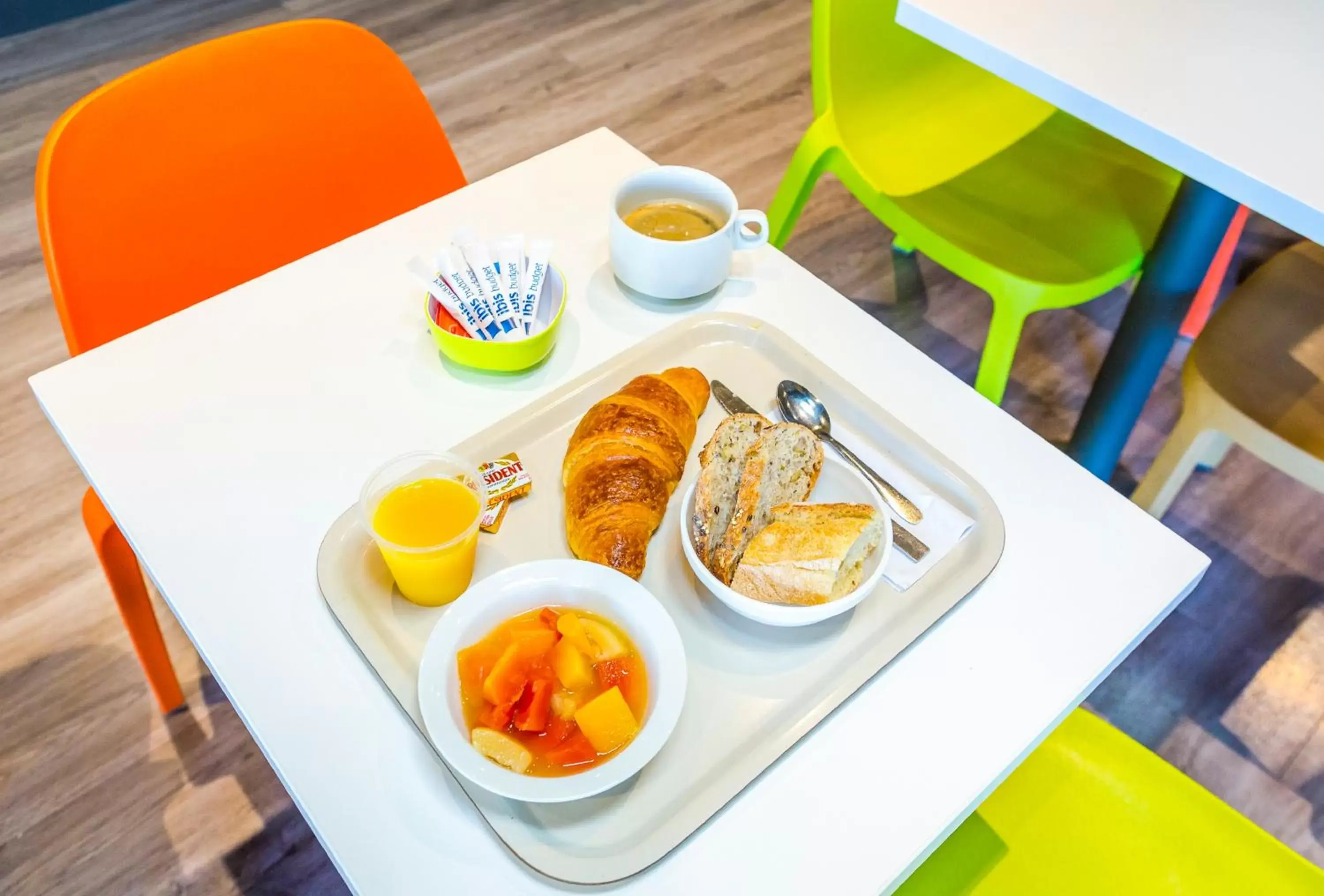 Buffet breakfast in ibis budget Toulouse Colomiers