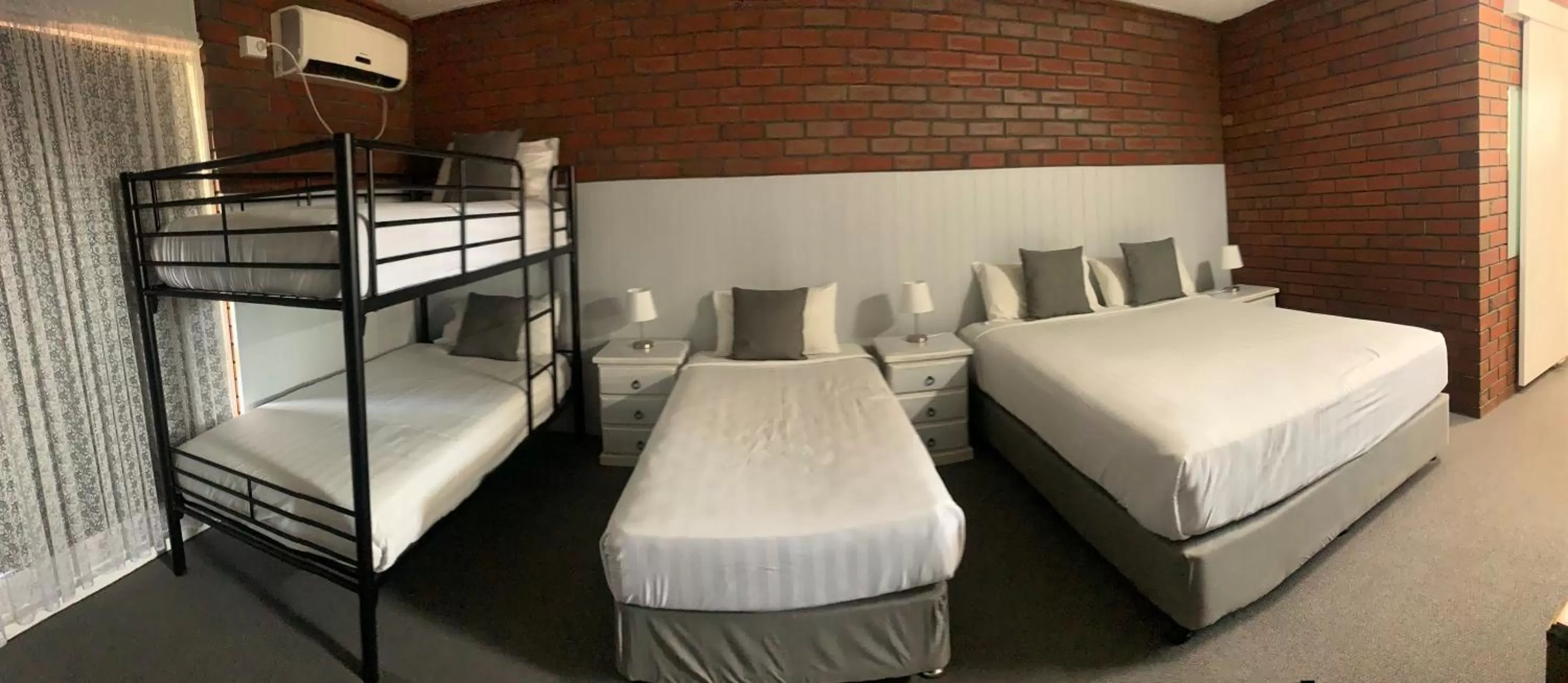 Bed in Mid City Plantation Motel