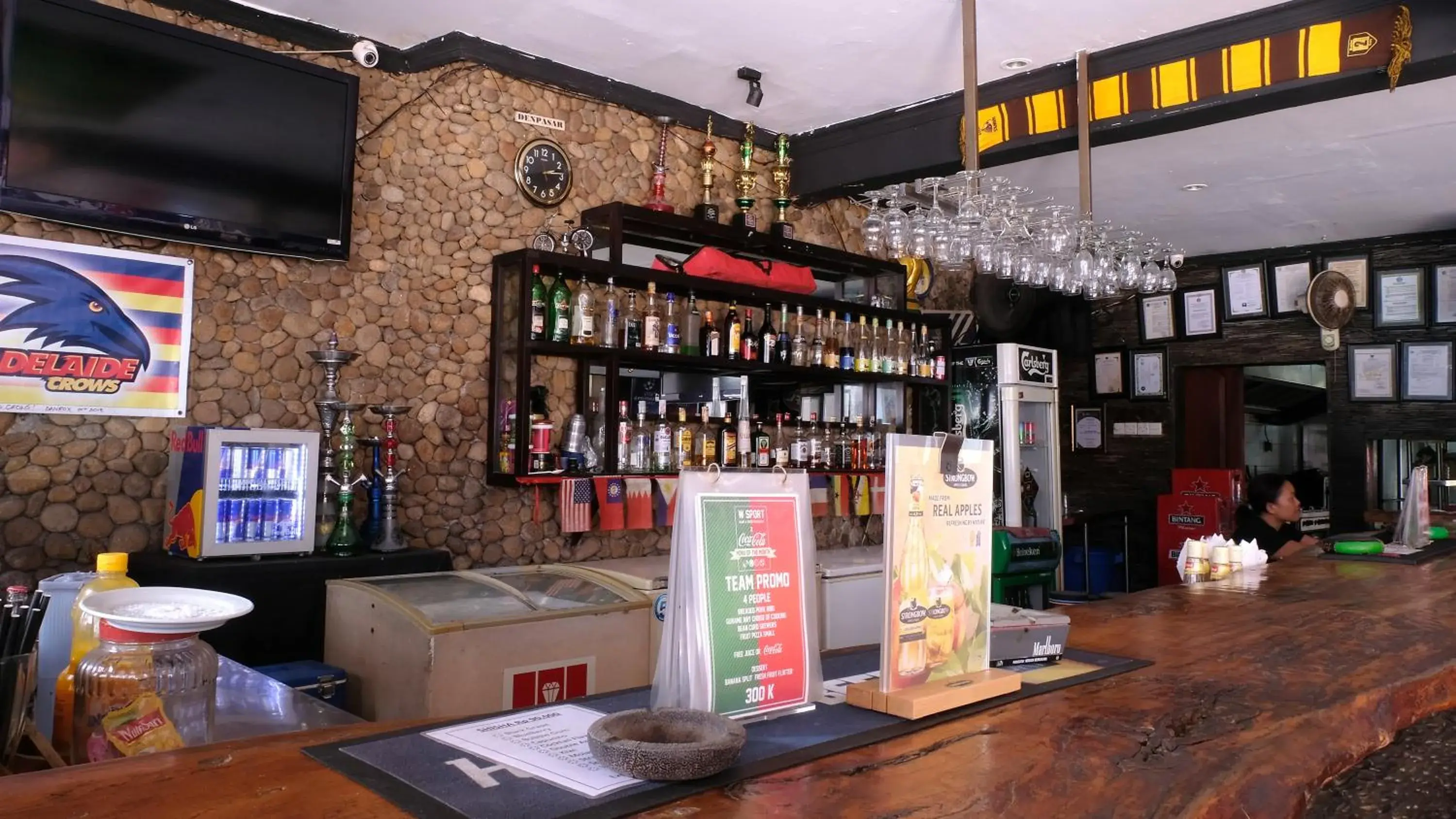 On-site shops, Lounge/Bar in Taman Ayu Legian