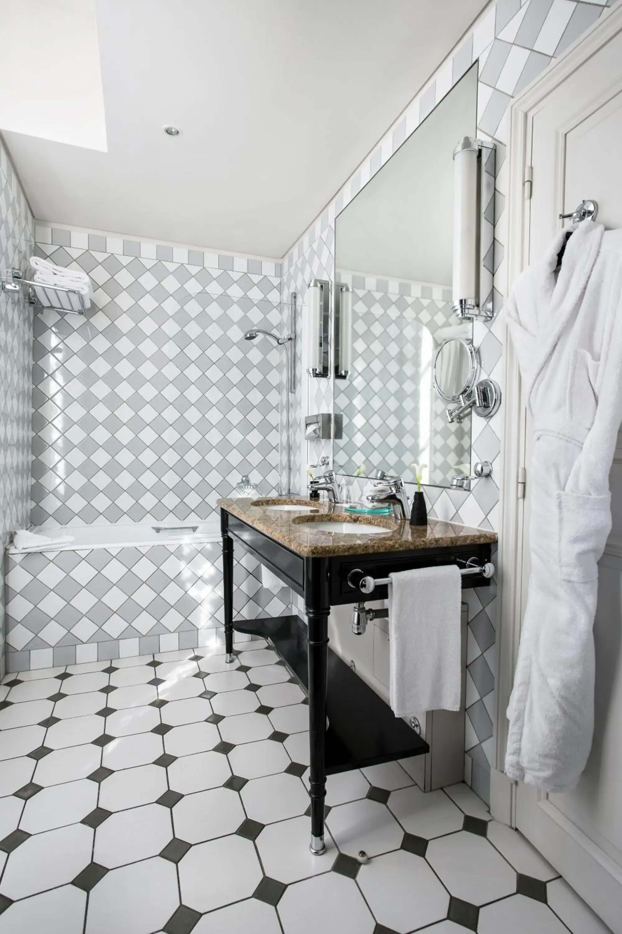 Shower, Bathroom in Castille Paris – Starhotels Collezione