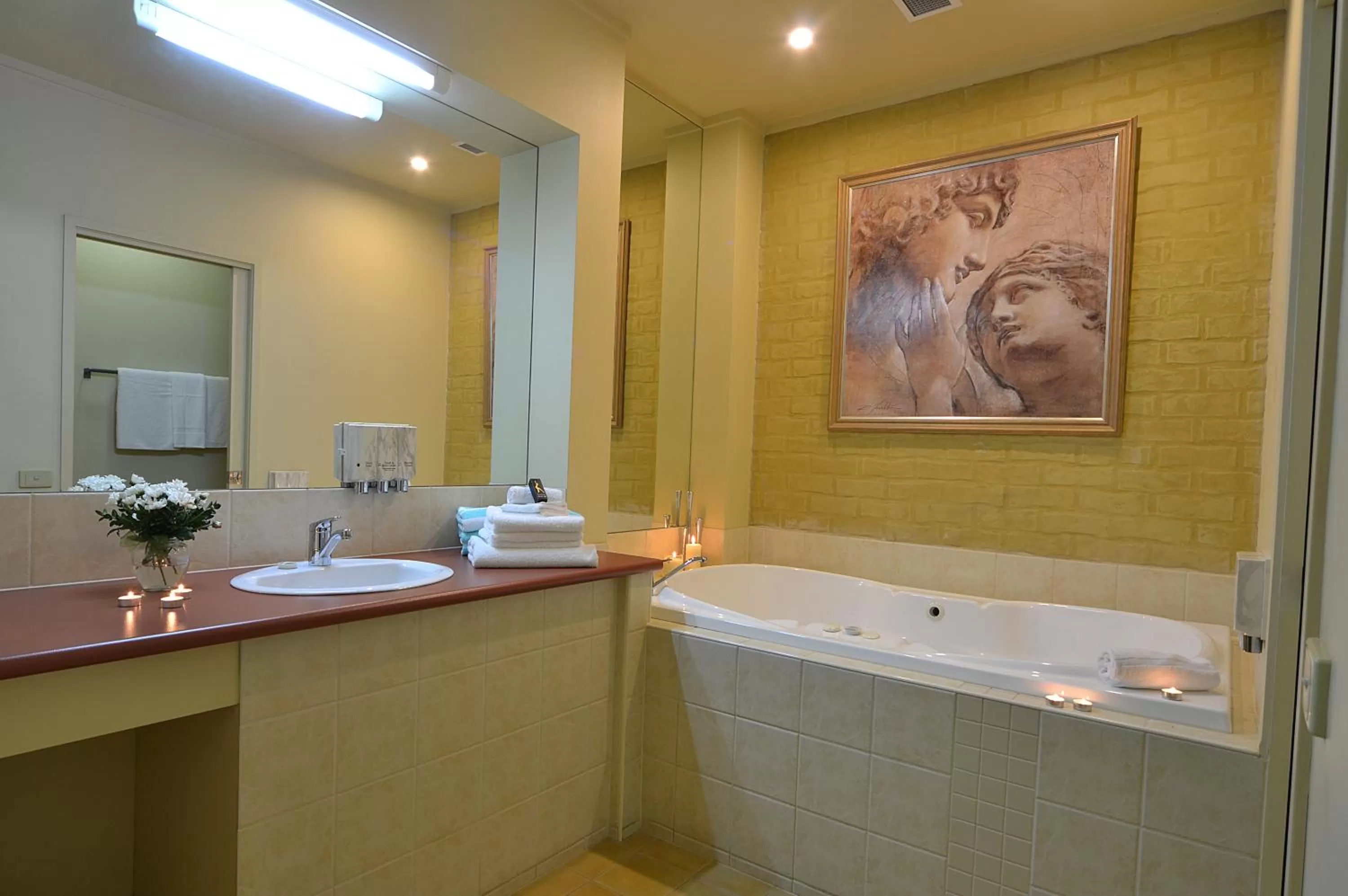 Hot Tub in Madison Spa Motel - Adults Only