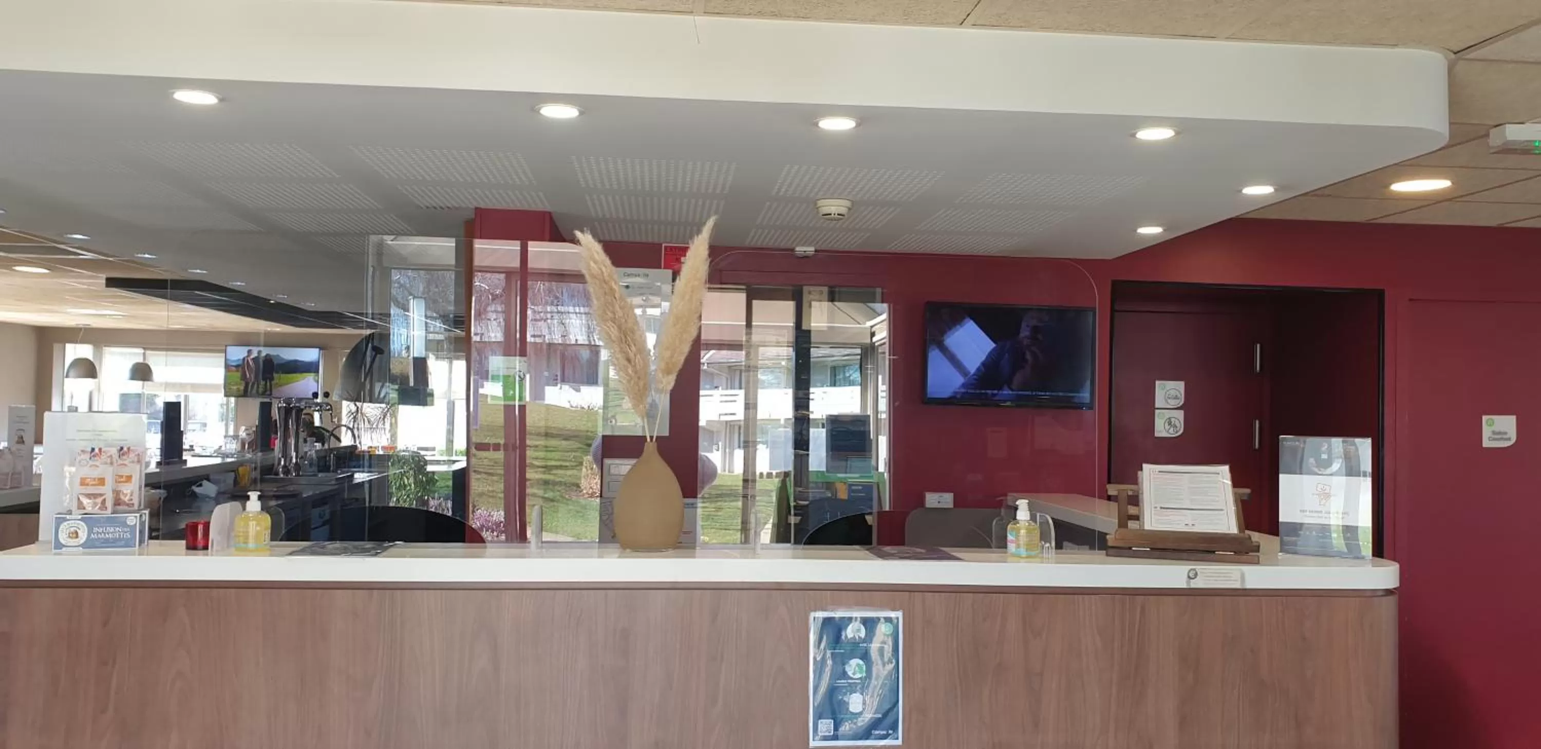 Restaurant/places to eat in Hotel Campanile Besançon Nord Ecole Valentin