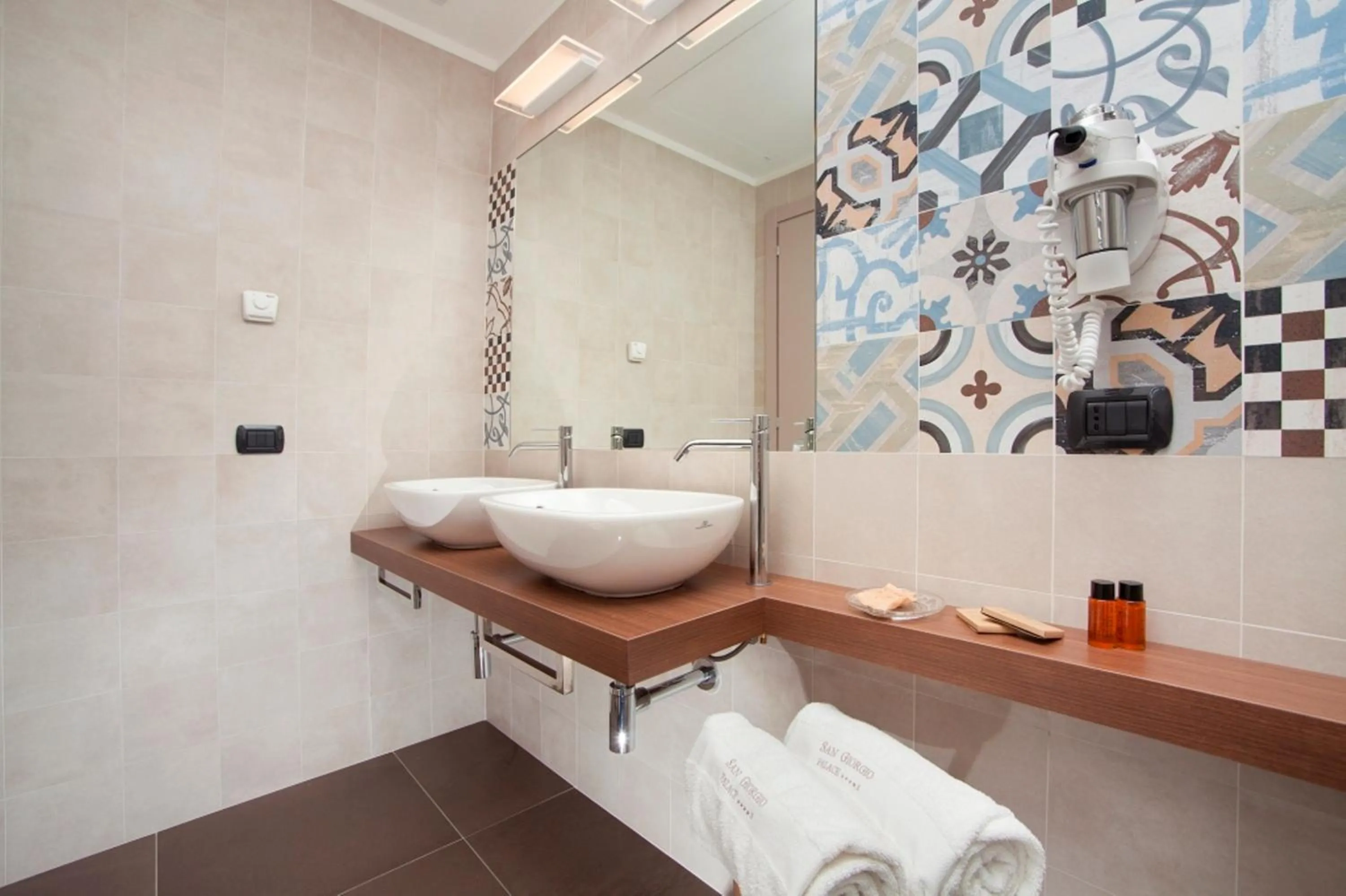 Bathroom in San Giorgio Palace Hotel Ragusa Ibla