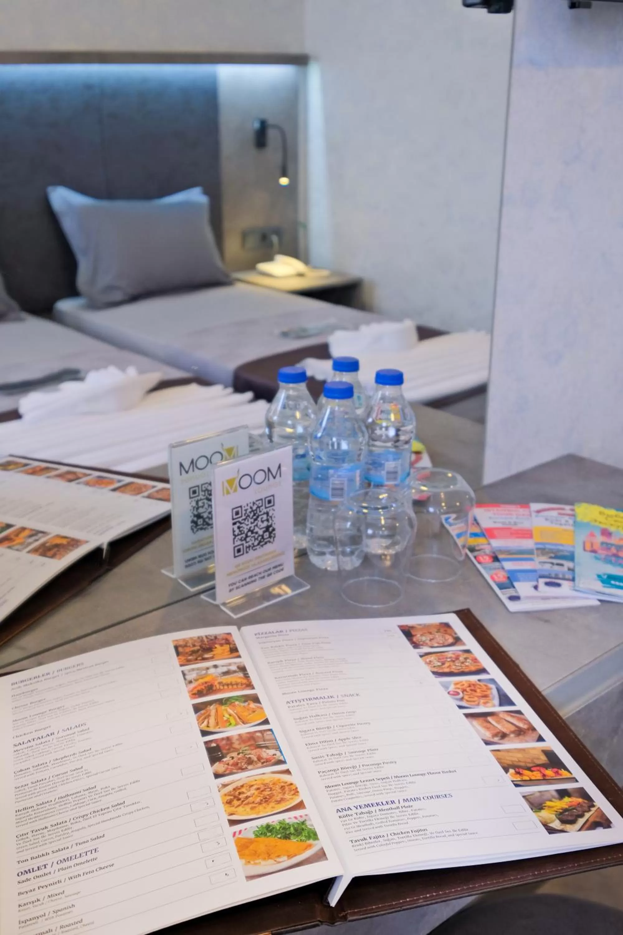 Photo of the whole room in The Queen Hotel