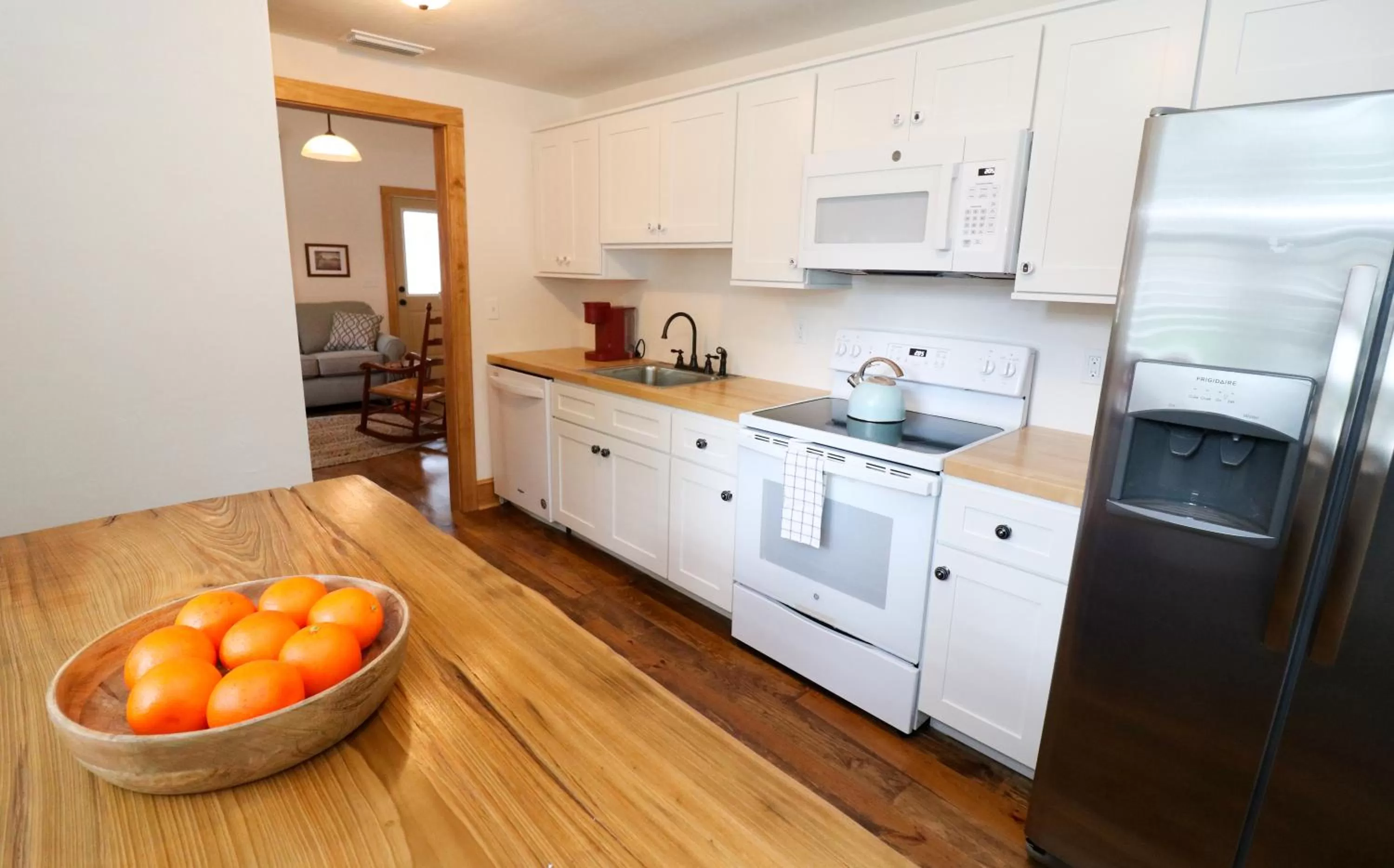 Kitchen or kitchenette in Sweetwater Branch Inn