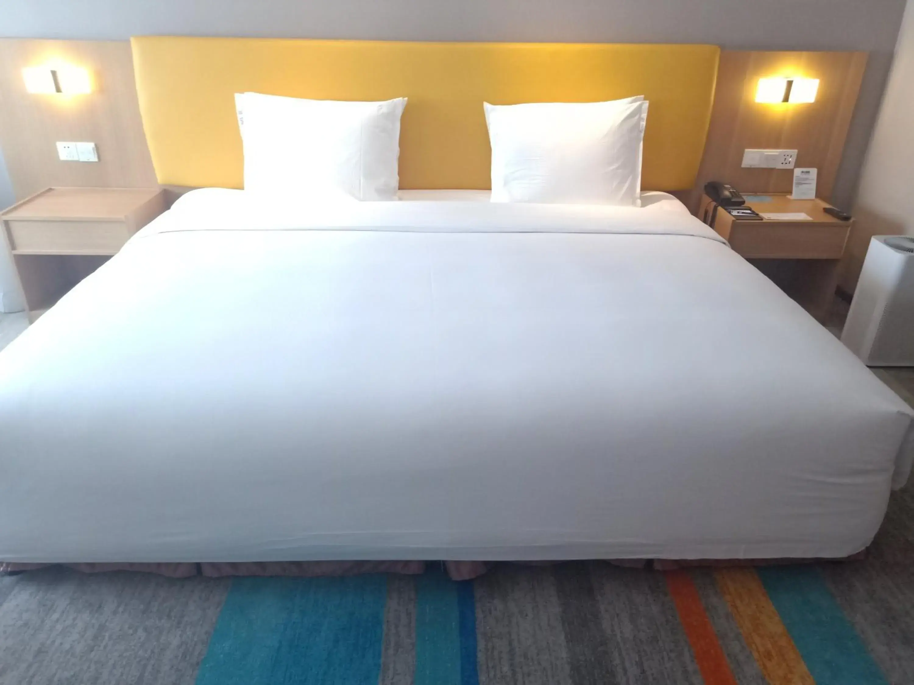 Photo of the whole room, Bed in Holiday Inn Express Xi'an Qujiang South, an IHG Hotel