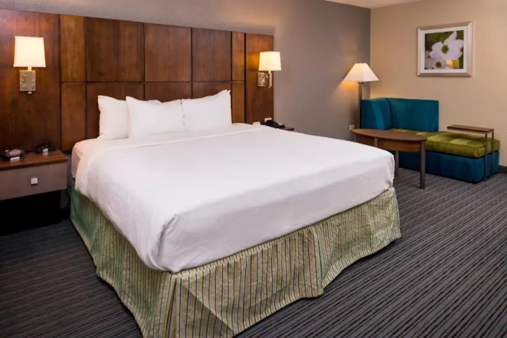 Bed in Holiday Inn Hotel & Suites Oklahoma City North, an IHG Hotel