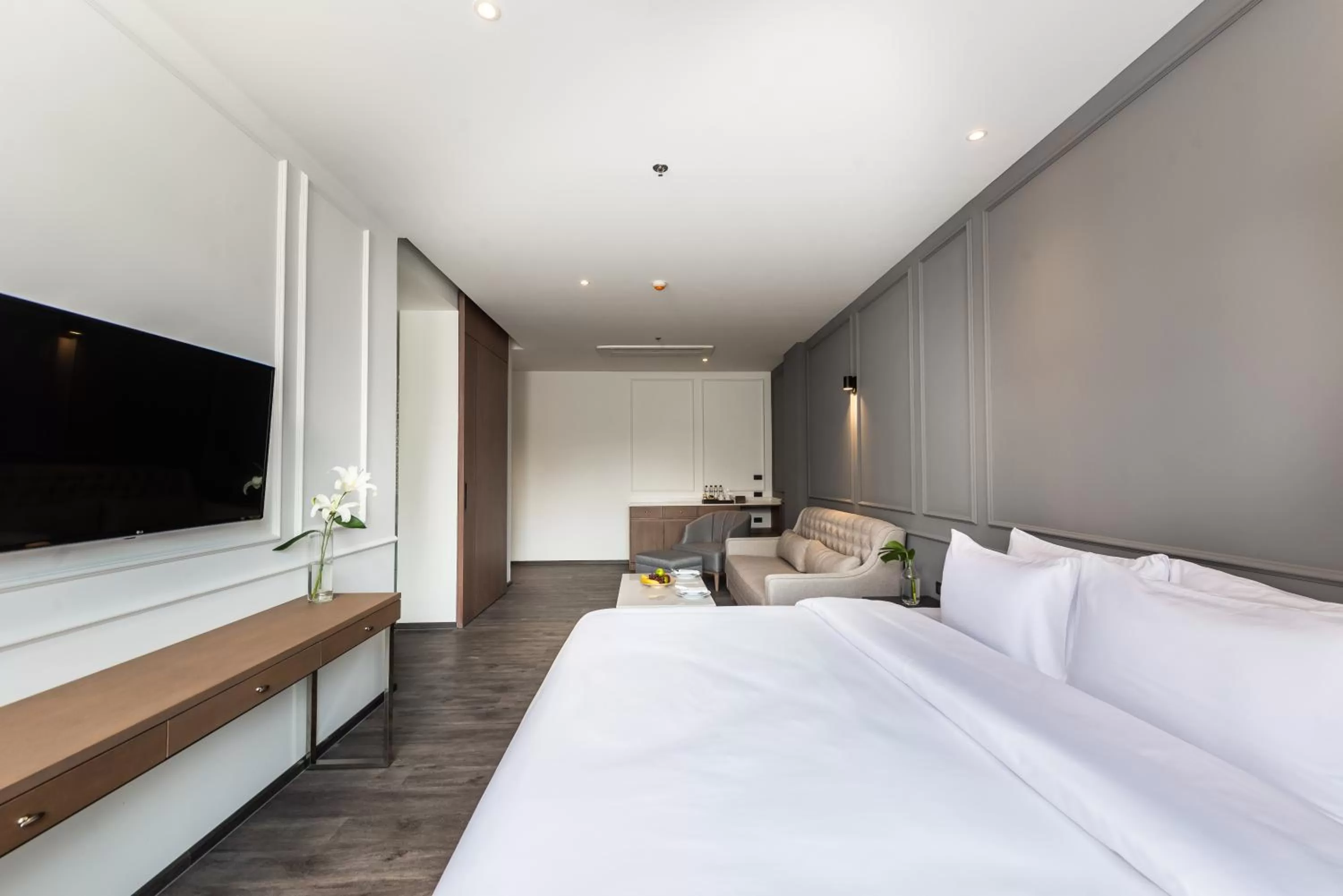 Balcony/Terrace, Bed in One Patio Hotel Pattaya - SHA Extra Plus