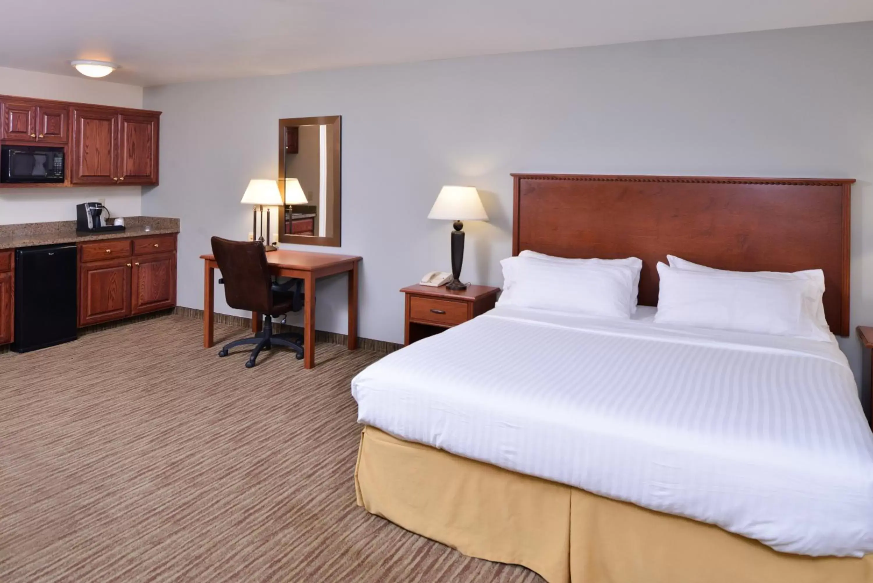 Photo of the whole room, Bed in Holiday Inn Express Hotel & Suites Sioux Falls At Empire Mall, an IHG Hotel