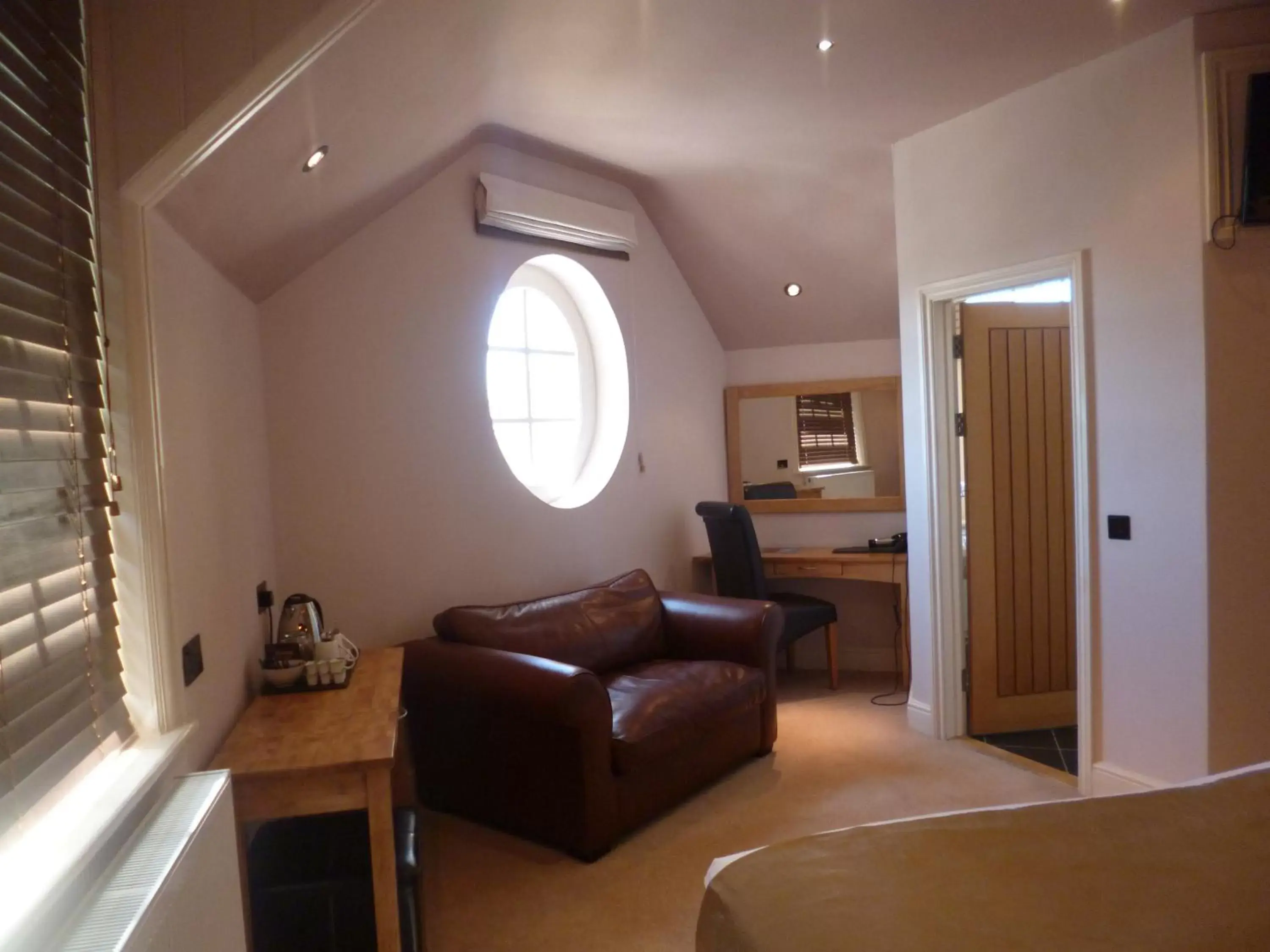 Photo of the whole room, Seating Area in Castle Hotel