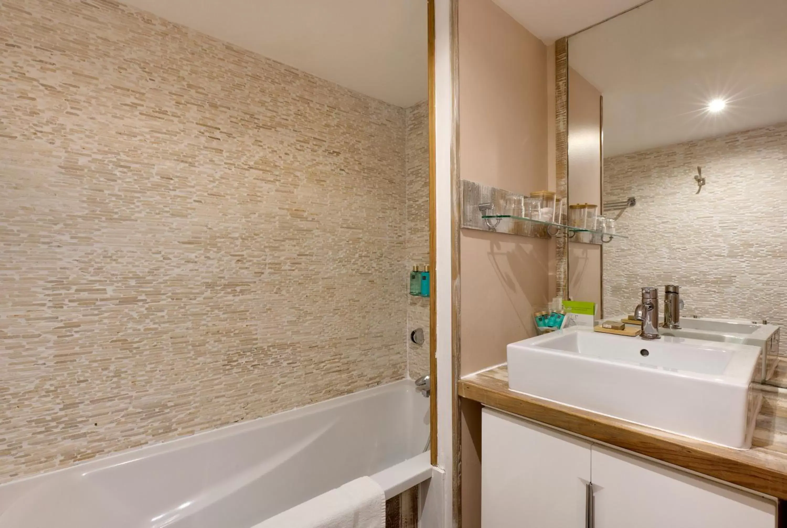 Bathroom in Vila De La Mar & Spa
