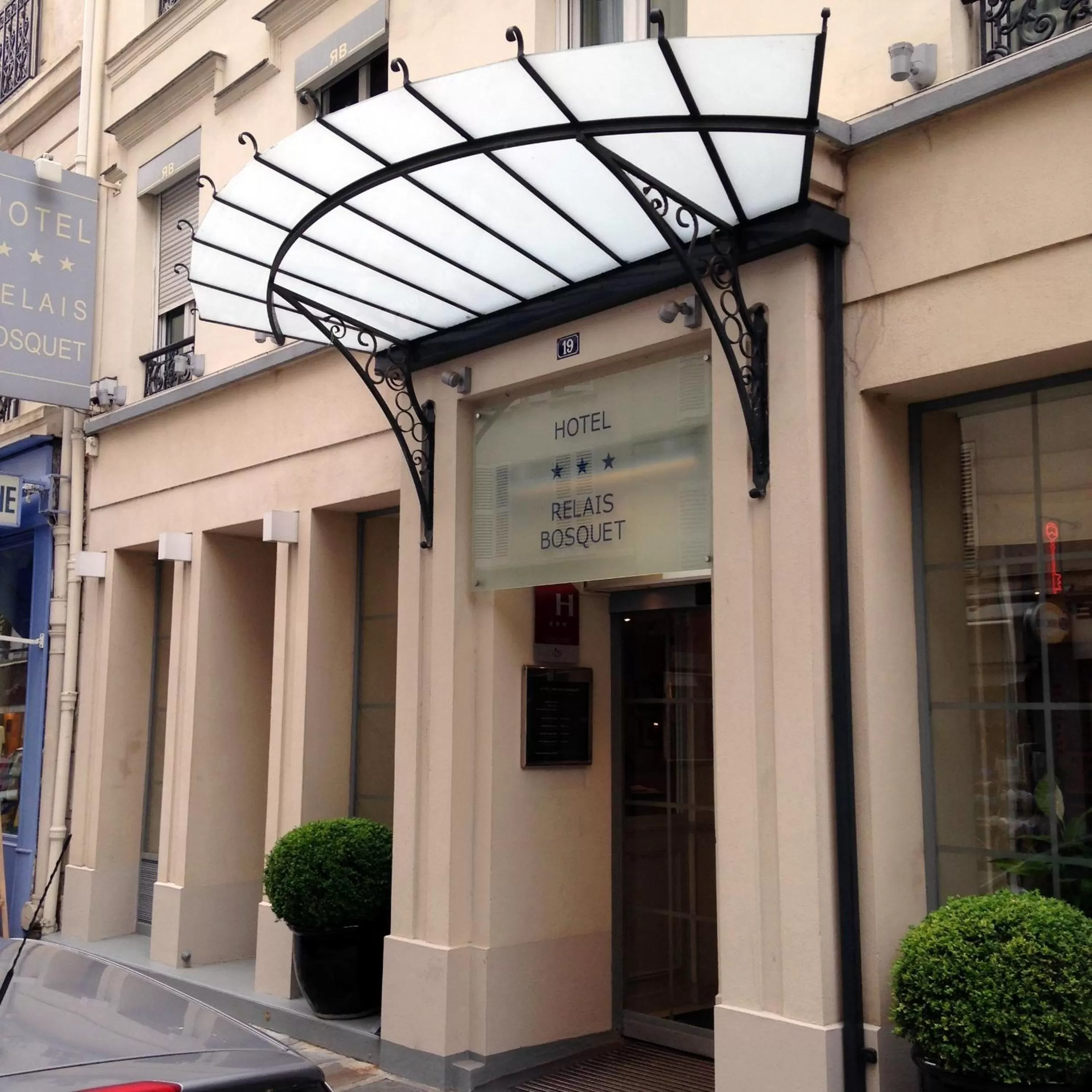 Facade/entrance in Hotel Relais Bosquet by Malone