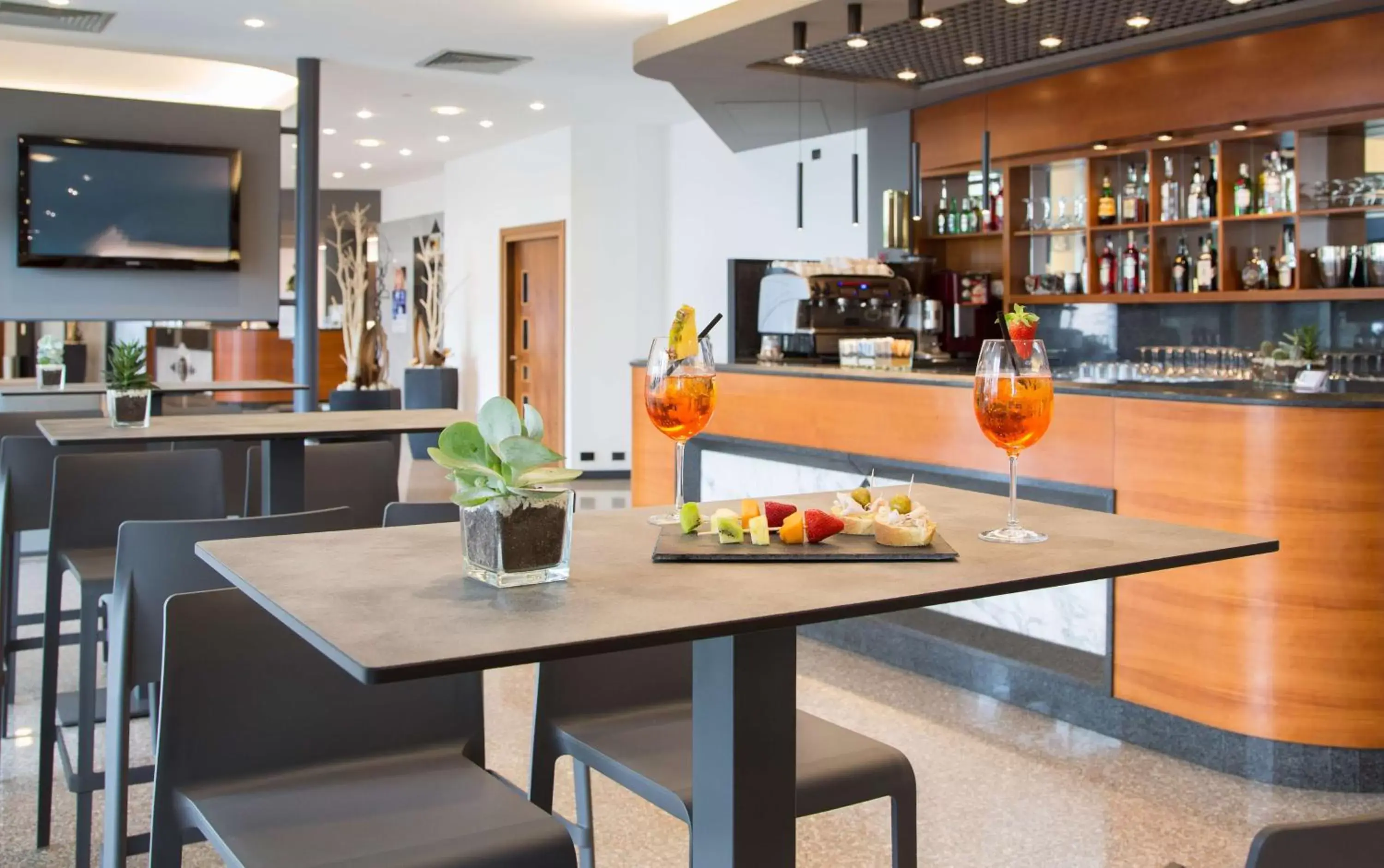 Restaurant/places to eat, Lounge/Bar in Best Western Hotel Turismo