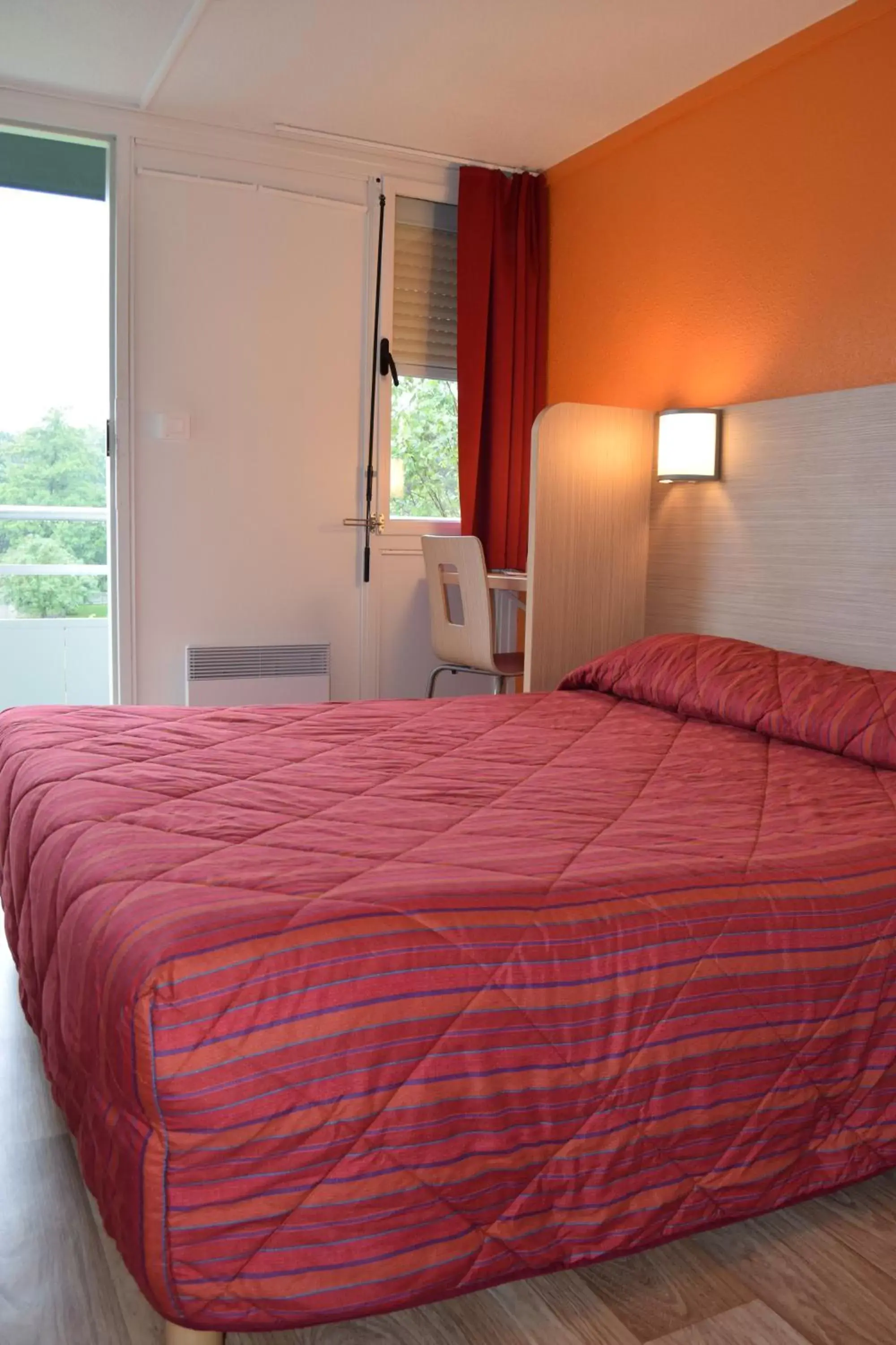 Photo of the whole room, Bed in Premiere Classe Creil - Villers Saint Paul