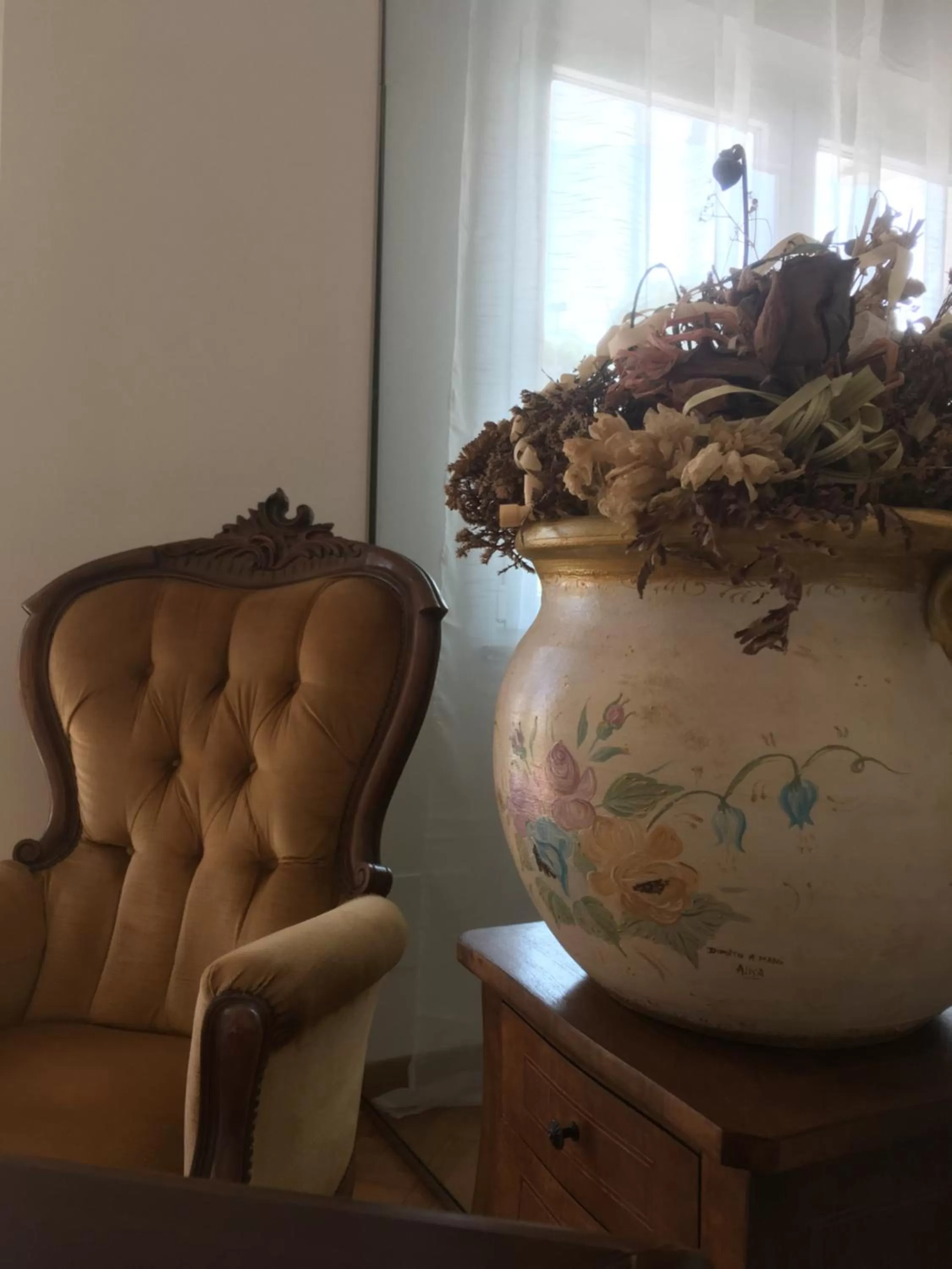 Decorative detail in Robin Rooms