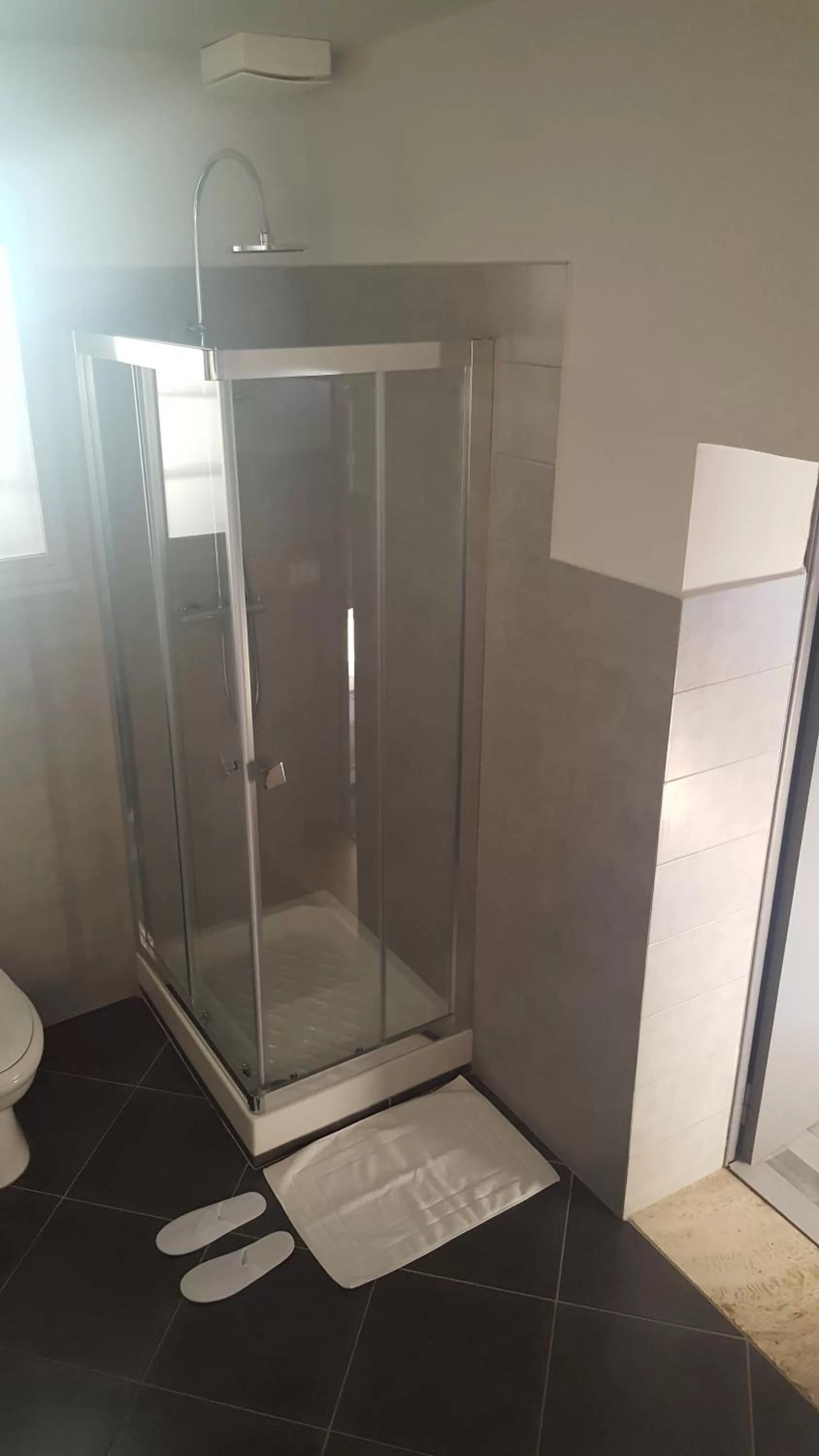 Shower in Tuscany Experience BnB