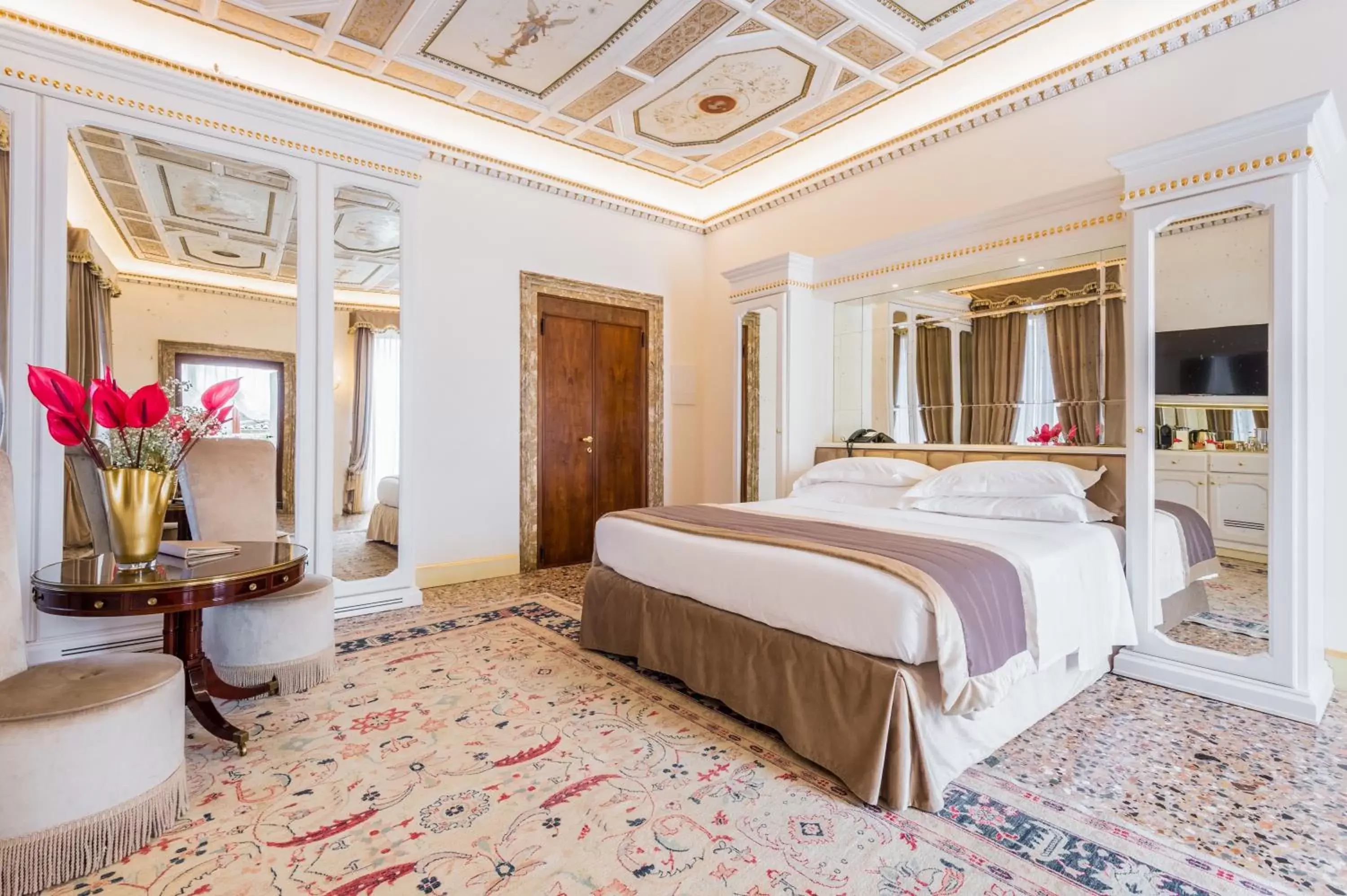 Photo of the whole room, Bed in Hotel Ai Cavalieri di Venezia
