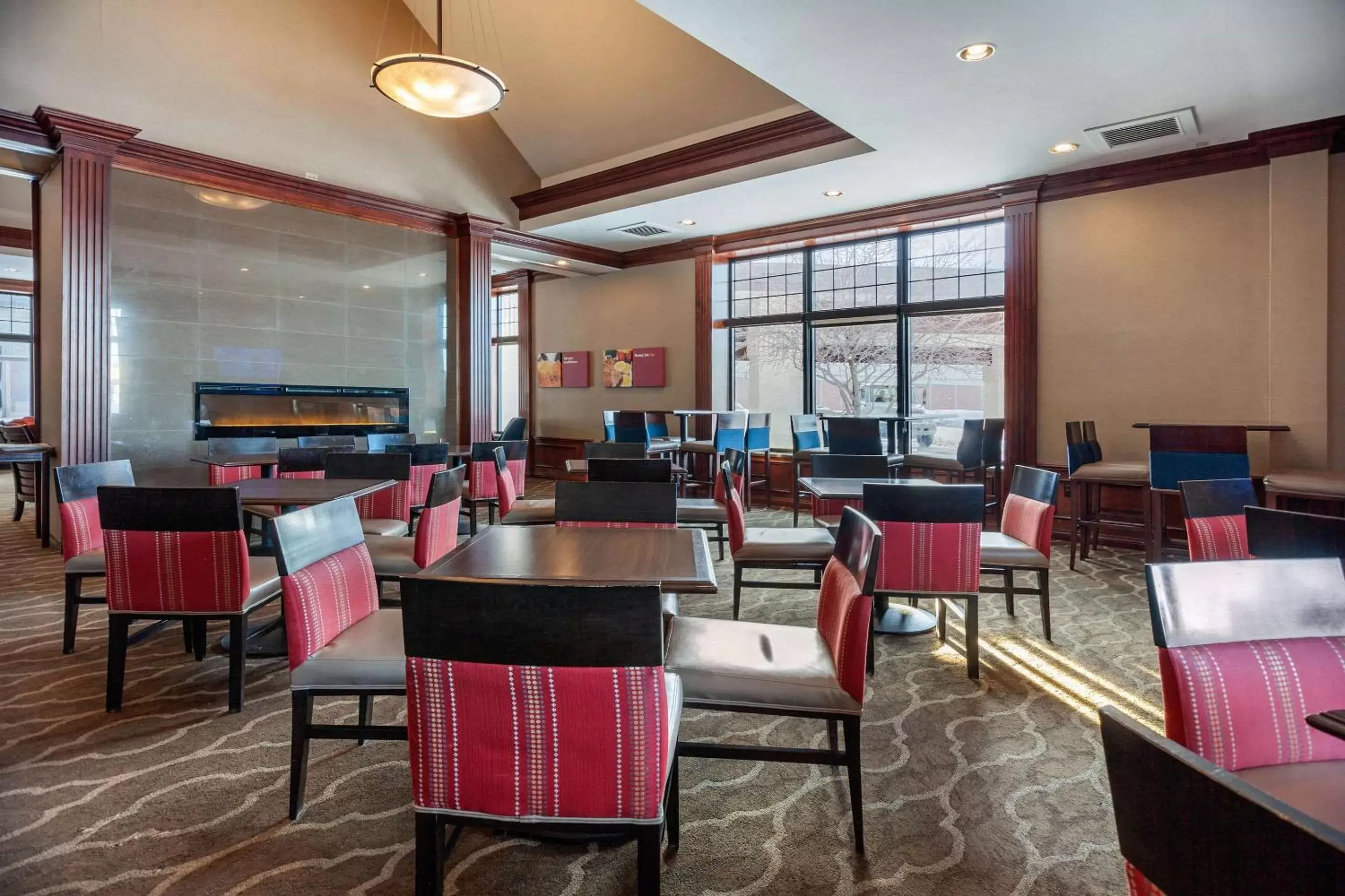 Restaurant/Places to Eat in Comfort Suites Green Bay