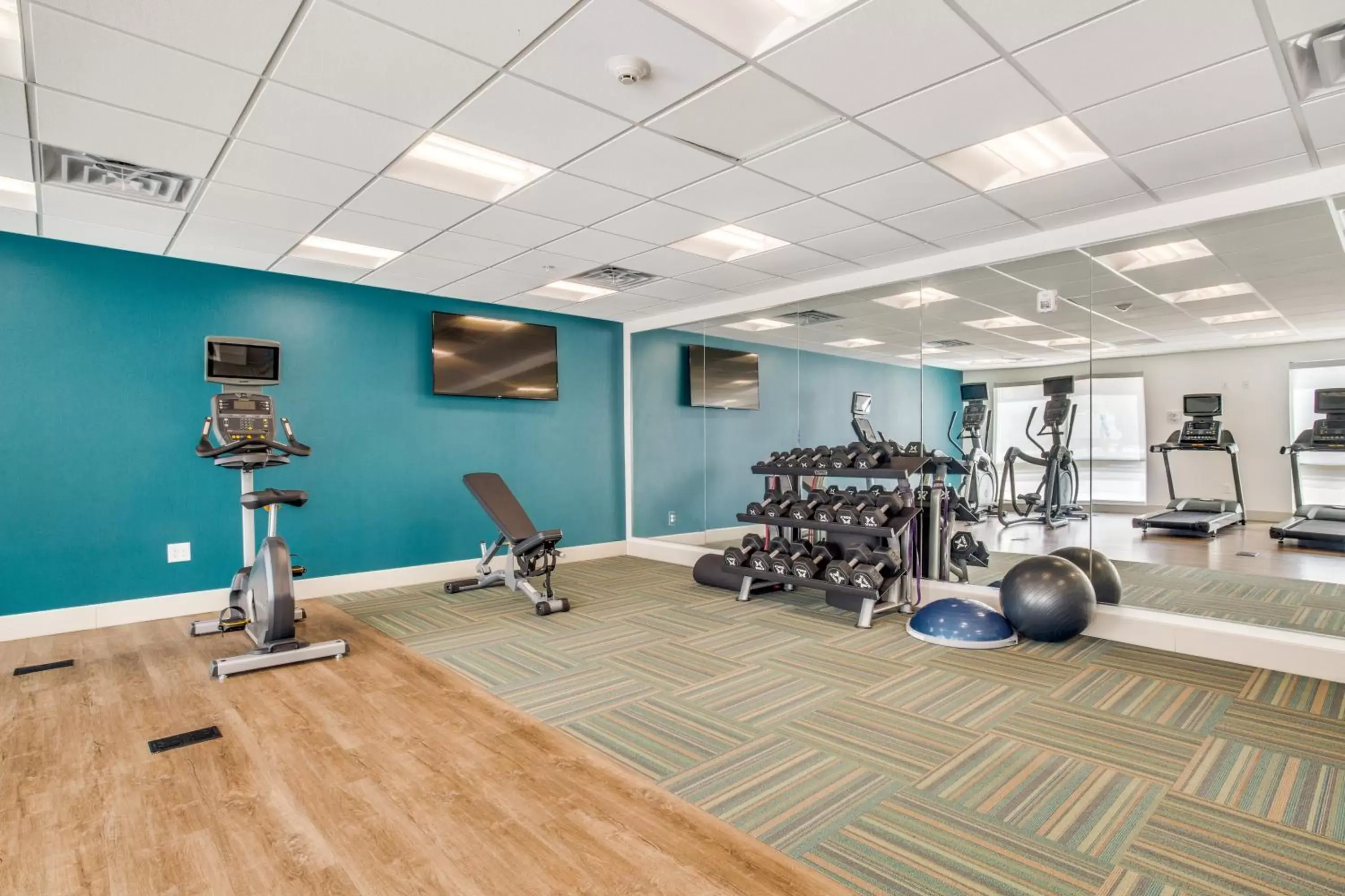 Fitness centre/facilities, Fitness Center/Facilities in Holiday Inn Express & Suites - Denton South, an IHG Hotel
